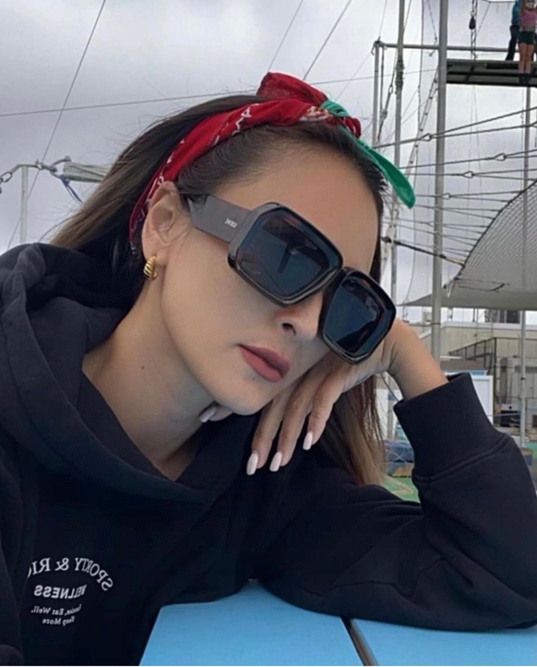  Loewe罗意威 2025新款欧美墨镜黑色醋纤粗框粉色镜片气质简约日常 女士墨镜
