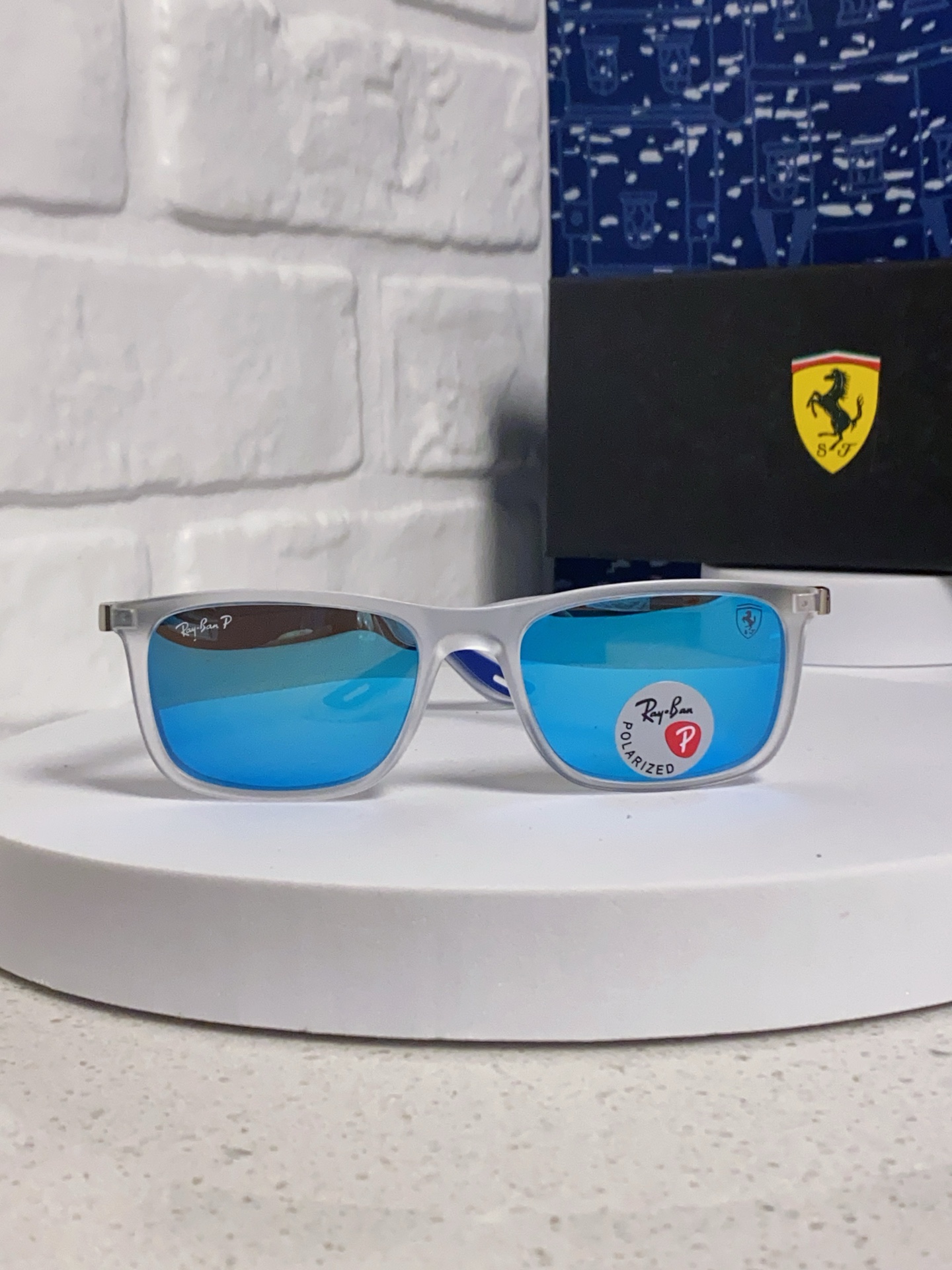  RayBan雷朋 2025新款 高清树脂太阳镜 高端板材墨镜徒步旅行者眼镜开车驾驶 型号RB4433M