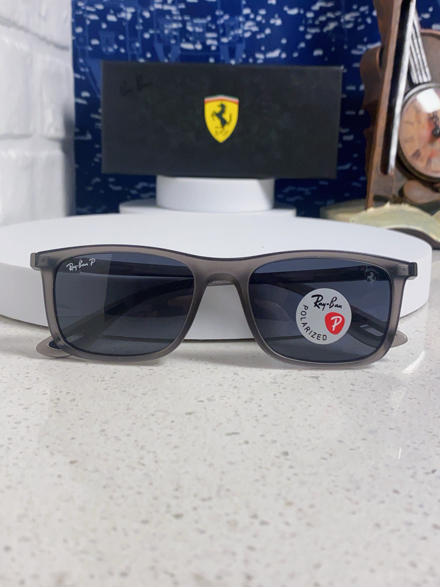  RayBan雷朋 2025新款 高清树脂太阳镜 高端板材墨镜徒步旅行者眼镜开车驾驶 型号RB4433M