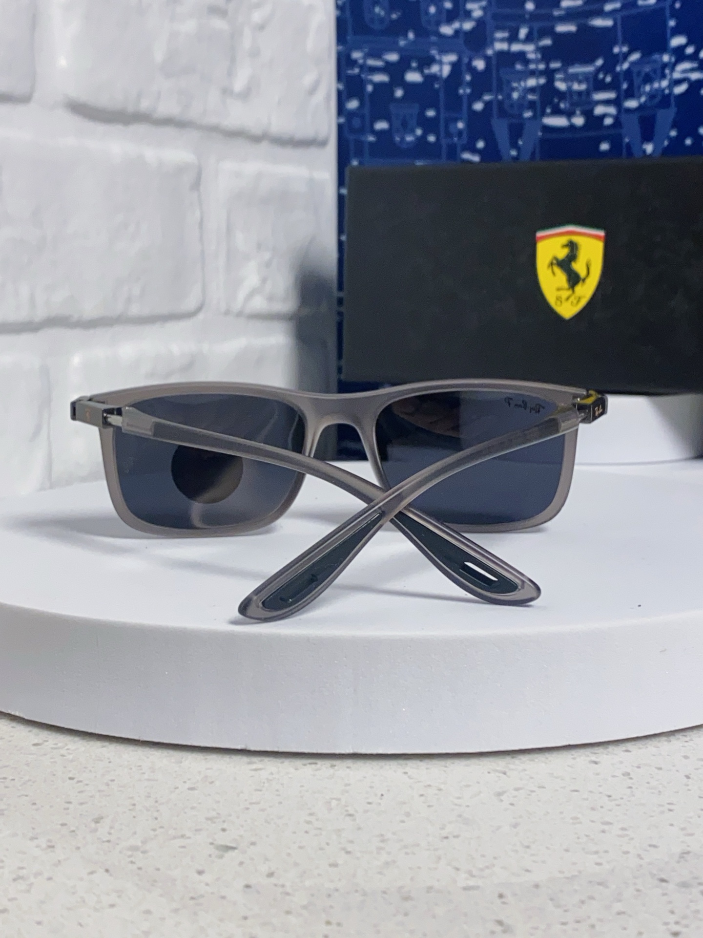  RayBan雷朋 2025新款 高清树脂太阳镜 高端板材墨镜徒步旅行者眼镜开车驾驶 型号RB4433M