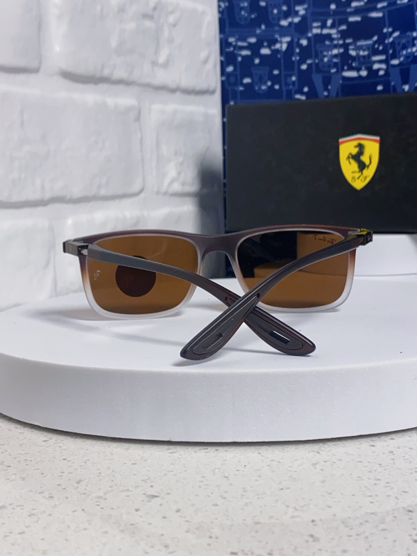  RayBan雷朋 2025新款 高清树脂太阳镜 高端板材墨镜徒步旅行者眼镜开车驾驶 型号RB4433M