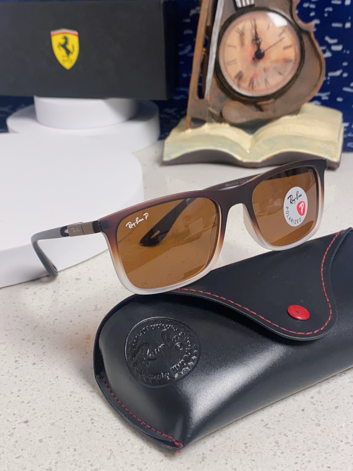  RayBan雷朋 2025新款 高清树脂太阳镜 高端板材墨镜徒步旅行者眼镜开车驾驶 型号RB4433M