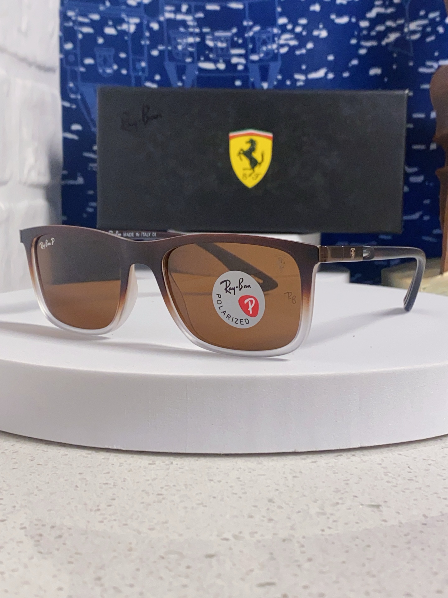  RayBan雷朋 2025新款 高清树脂太阳镜 高端板材墨镜徒步旅行者眼镜开车驾驶 型号RB4433M