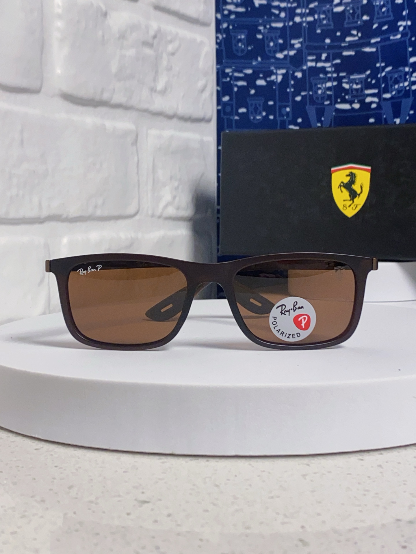  RayBan雷朋 2025新款 高清树脂太阳镜 高端板材墨镜徒步旅行者眼镜开车驾驶 型号RB4433M