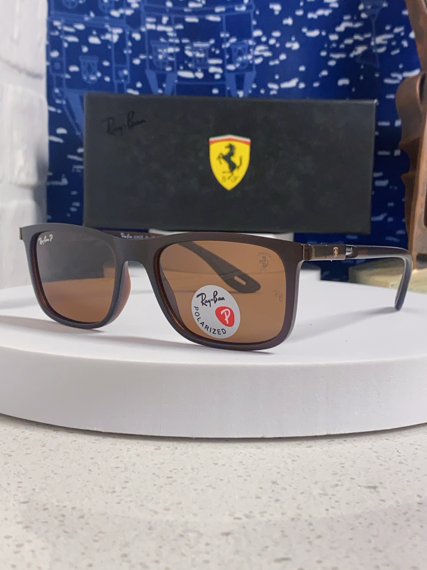  RayBan雷朋 2025新款 高清树脂太阳镜 高端板材墨镜徒步旅行者眼镜开车驾驶 型号RB4433M