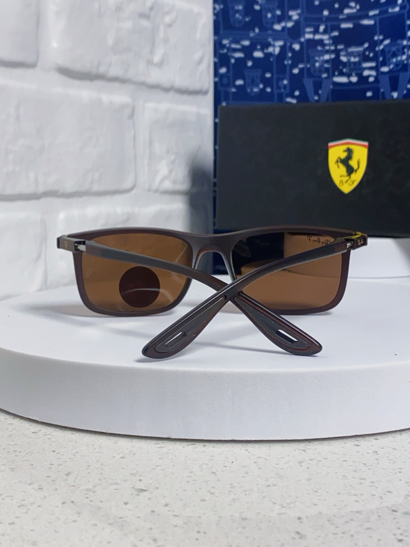  RayBan雷朋 2025新款 高清树脂太阳镜 高端板材墨镜徒步旅行者眼镜开车驾驶 型号RB4433M