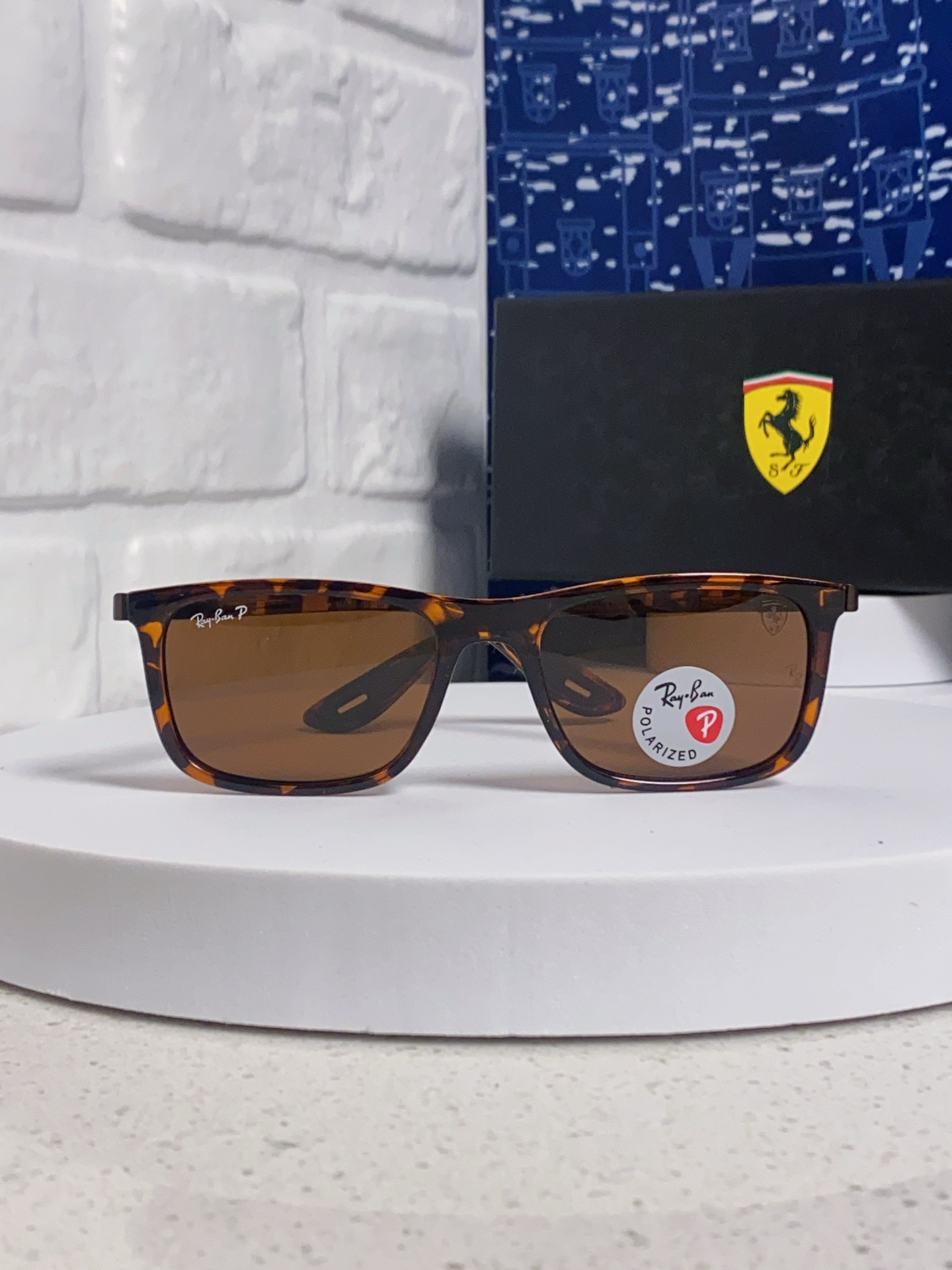  RayBan雷朋 2025新款 高清树脂太阳镜 高端板材墨镜徒步旅行者眼镜开车驾驶 型号RB4433M