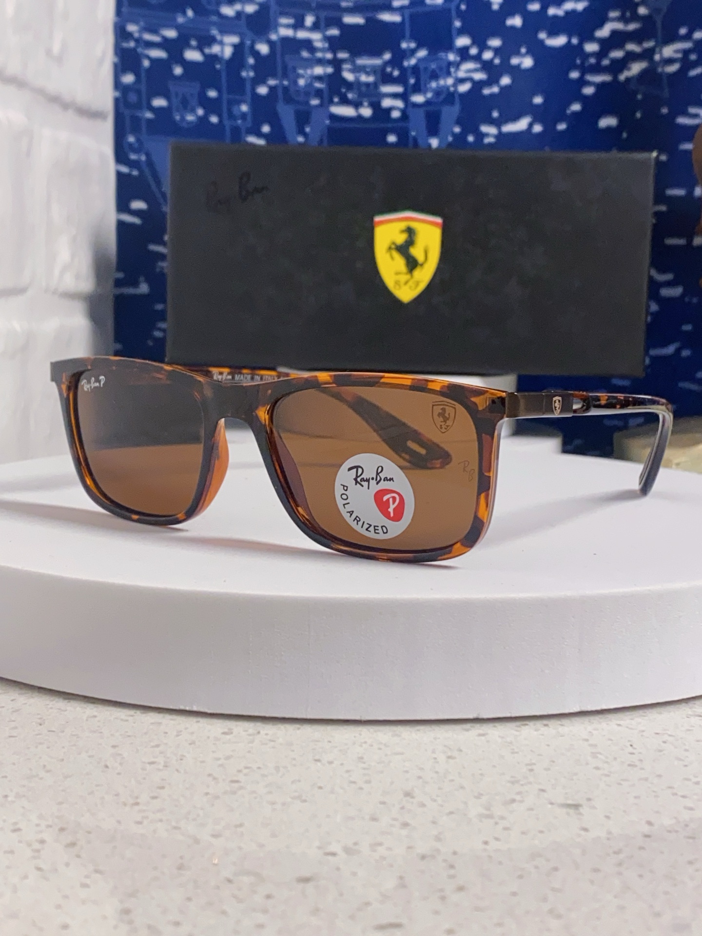  RayBan雷朋 2025新款 高清树脂太阳镜 高端板材墨镜徒步旅行者眼镜开车驾驶 型号RB4433M