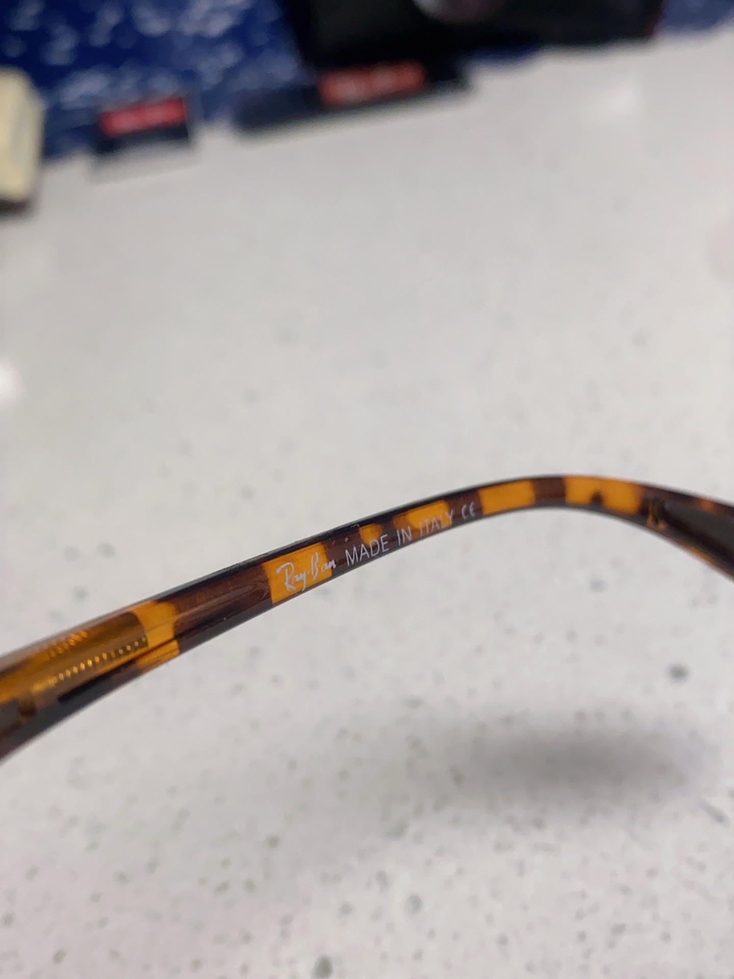  RayBan雷朋 2025新款 高清树脂太阳镜 高端板材墨镜徒步旅行者眼镜开车驾驶 型号RB4433M