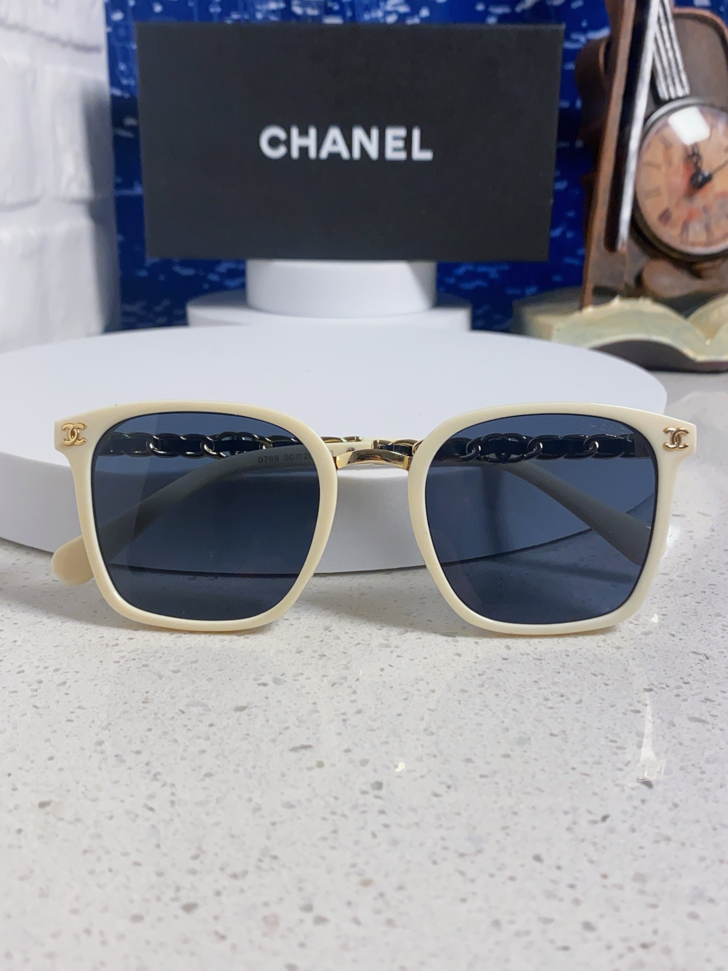  CHANEL香奈儿 新款到色色意大利设计风格，高级进口材料制作，羊皮镜腿设计 Logo镜腿非常好看，现