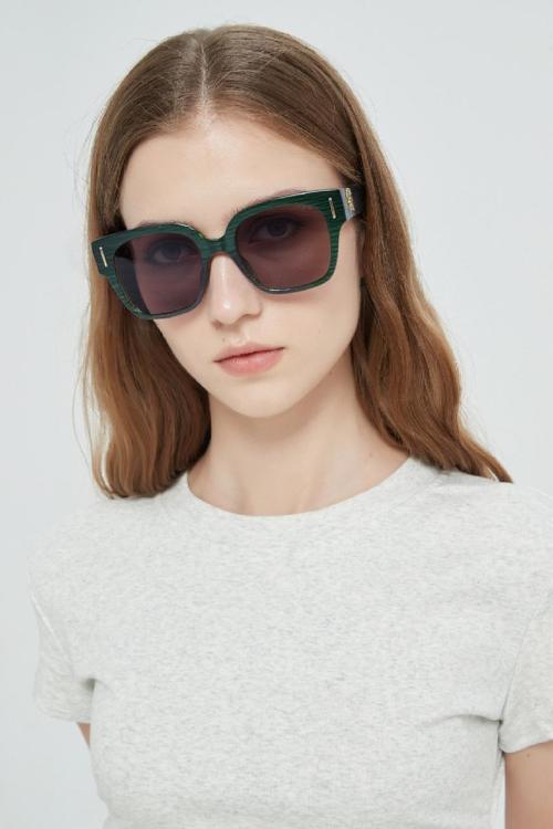 Loewe LW50069 Square Sunglasses, Fashionable Sun Protection for Women 1 Loewe LW50069 Square Sunglasses, Fashionable Sun Protection for Women
