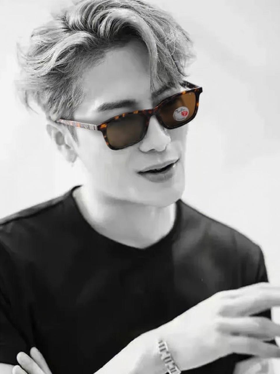  RayBan雷朋 2025新款 高清树脂太阳镜 高端板材墨镜徒步旅行者眼镜开车驾驶 型号RB4433M