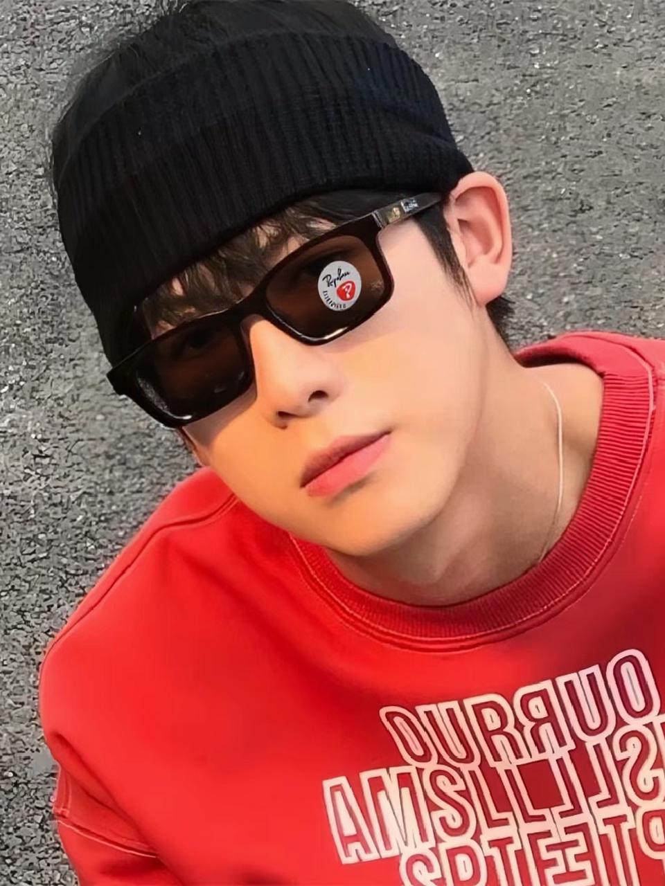  RayBan雷朋 2025新款 高清树脂太阳镜 高端板材墨镜徒步旅行者眼镜开车驾驶 型号RB4433M
