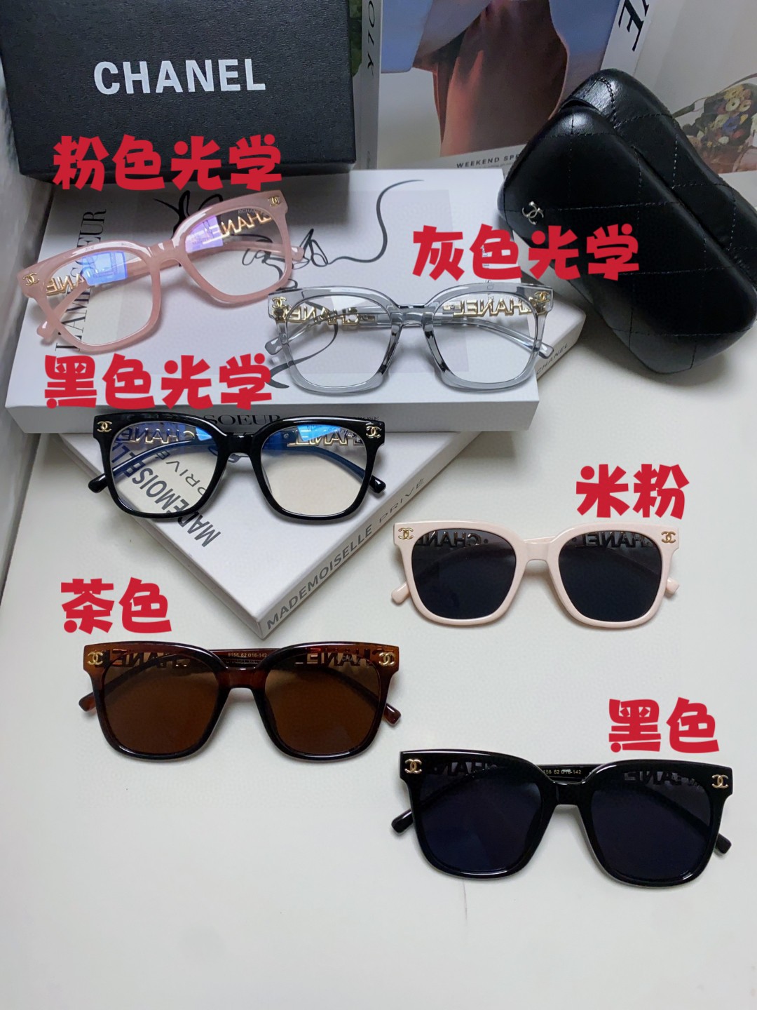  CHANEL 香奈儿  爆款添增新色
独家首发 带钻  镂空字样特别好看 修饰脸型神器
开挂新品小红书