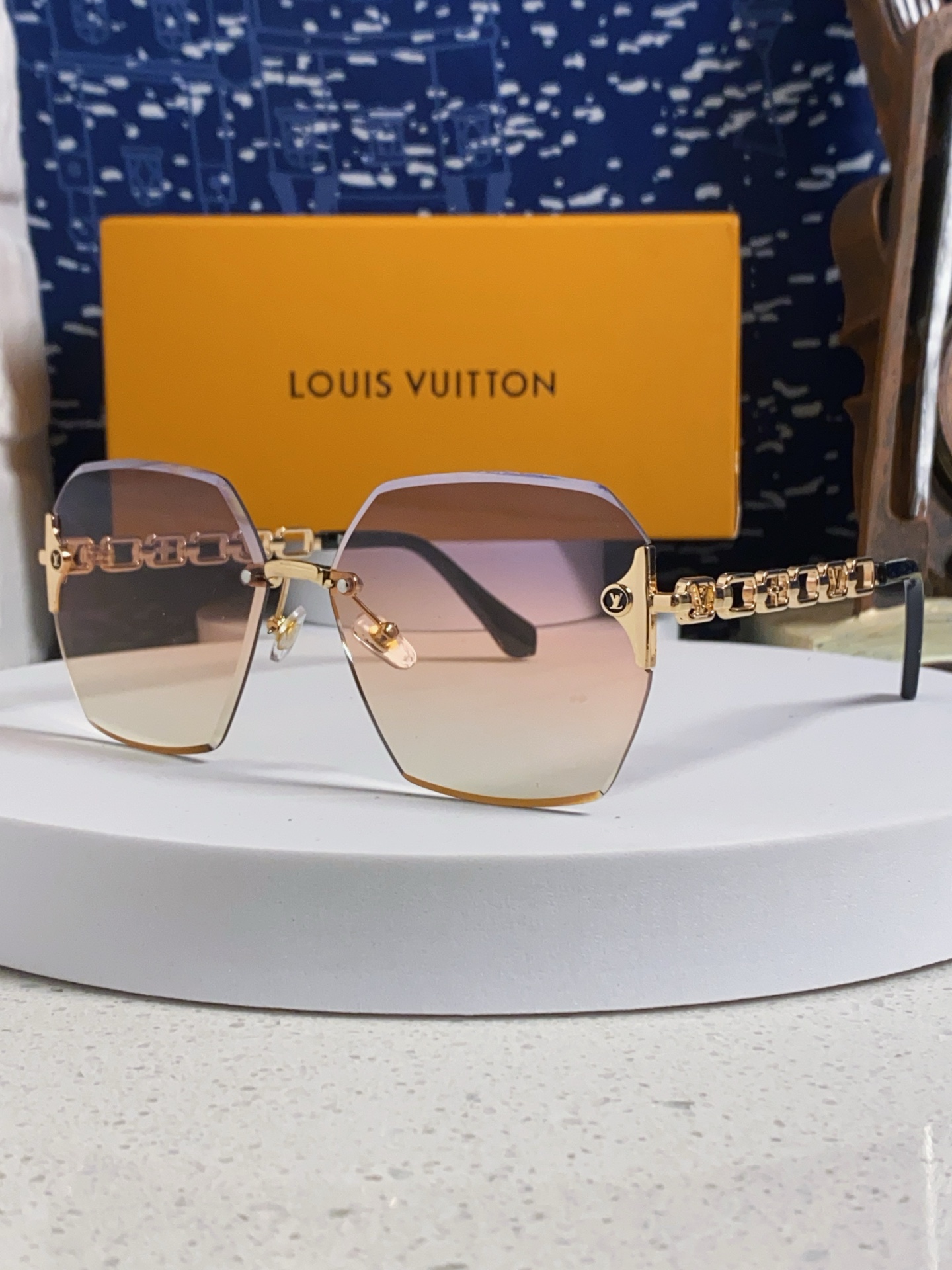  Louis Vuitton 路易威登 2025新款Lv复古切边渐变风时尚太阳镜女大框潮防紫外线 男女通