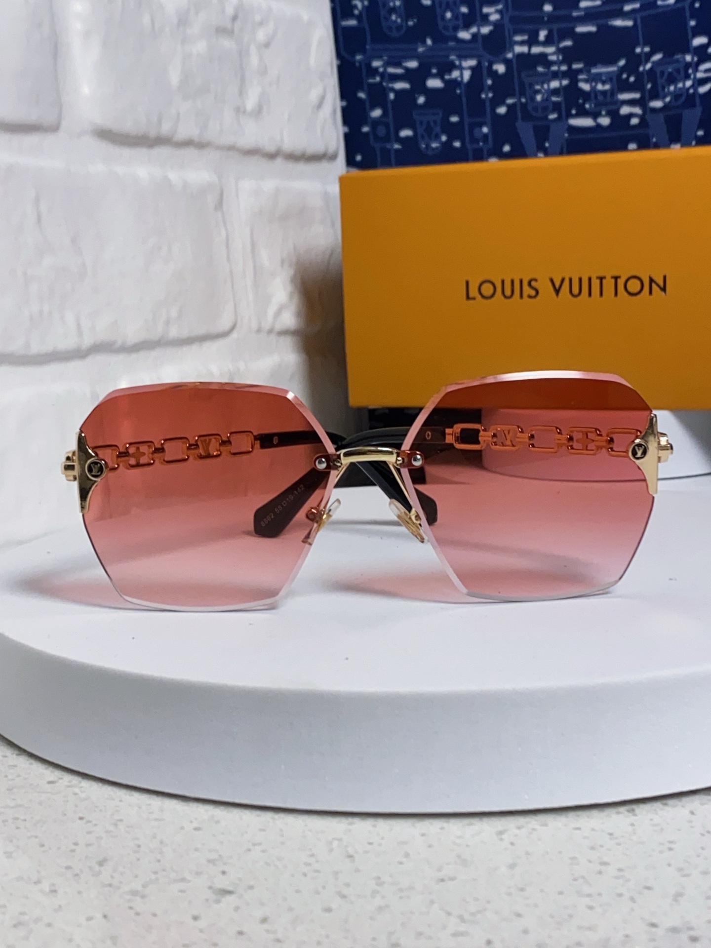  Louis Vuitton 路易威登 2025新款Lv复古切边渐变风时尚太阳镜女大框潮防紫外线 男女通