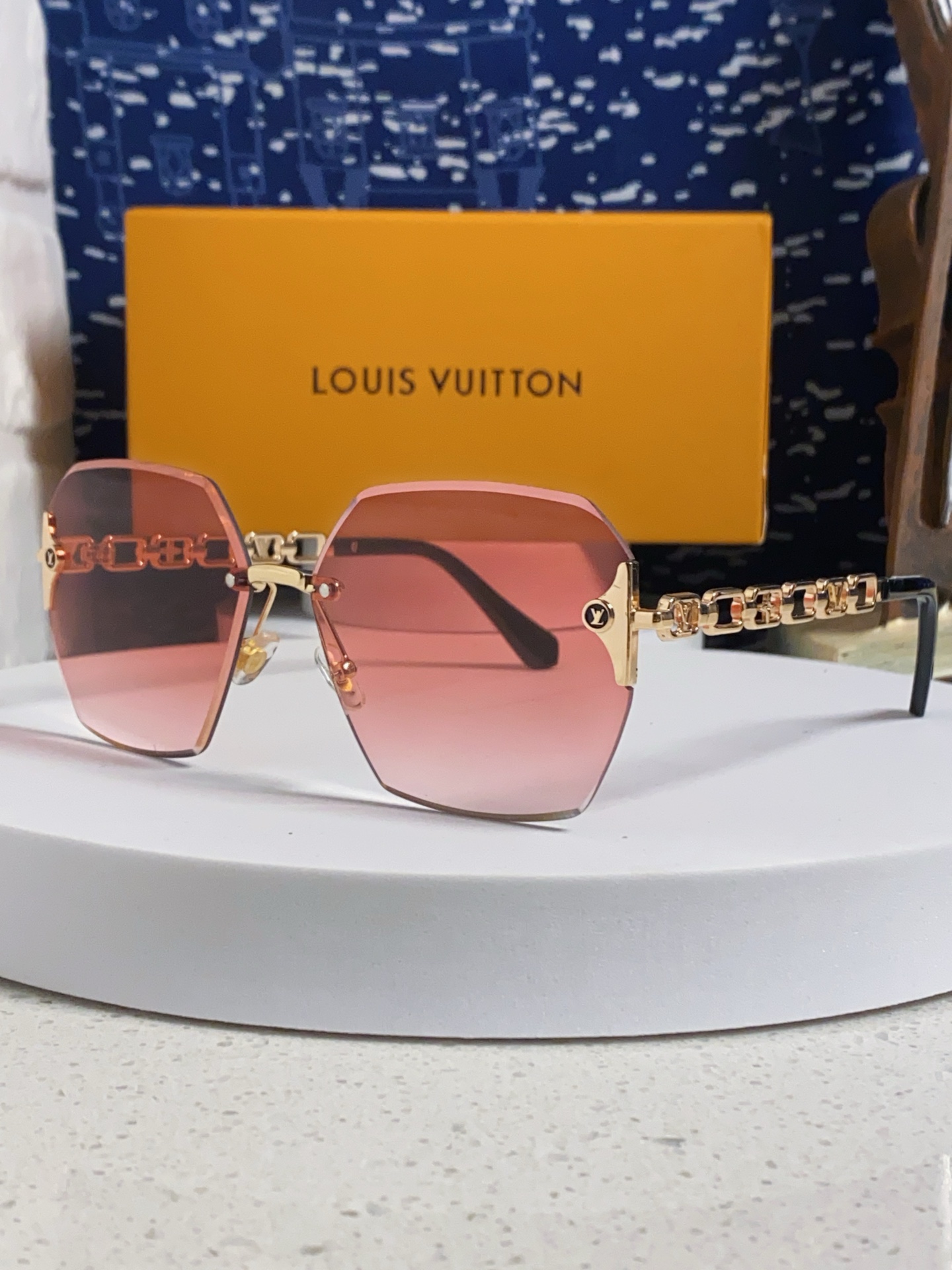  Louis Vuitton 路易威登 2025新款Lv复古切边渐变风时尚太阳镜女大框潮防紫外线 男女通