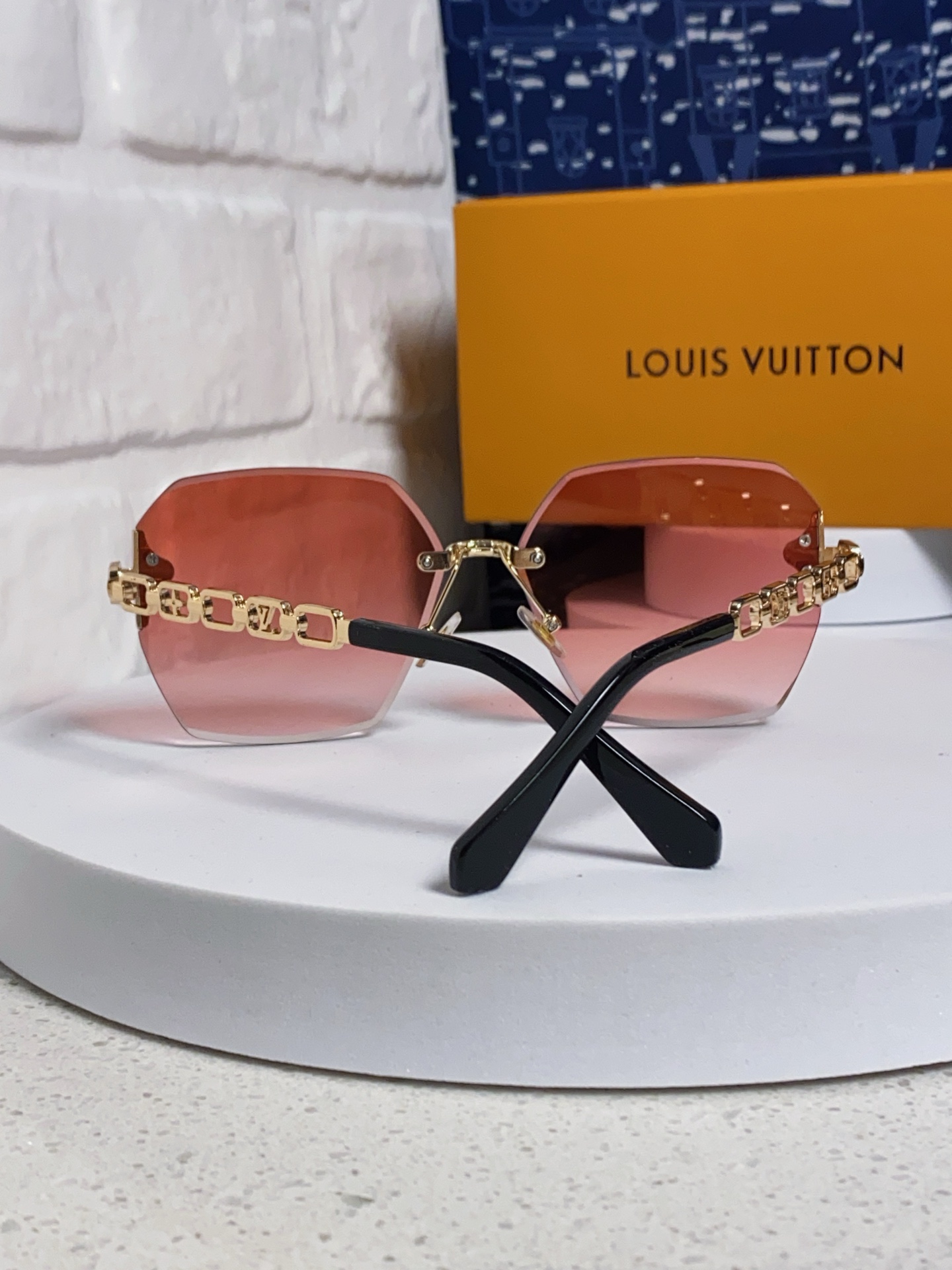  Louis Vuitton 路易威登 2025新款Lv复古切边渐变风时尚太阳镜女大框潮防紫外线 男女通