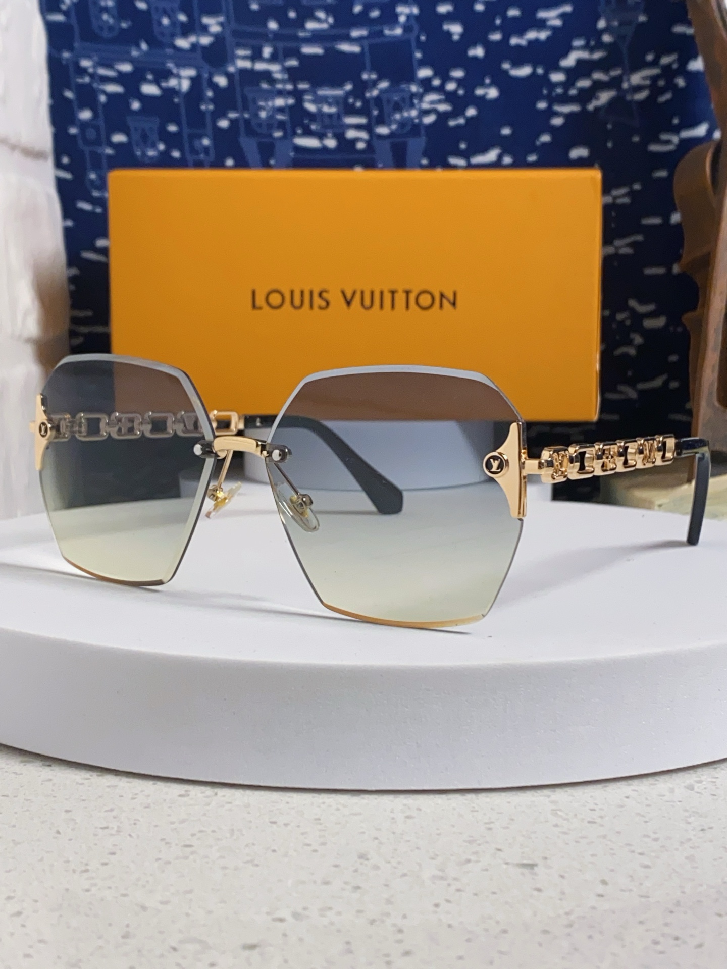  Louis Vuitton 路易威登 2025新款Lv复古切边渐变风时尚太阳镜女大框潮防紫外线 男女通