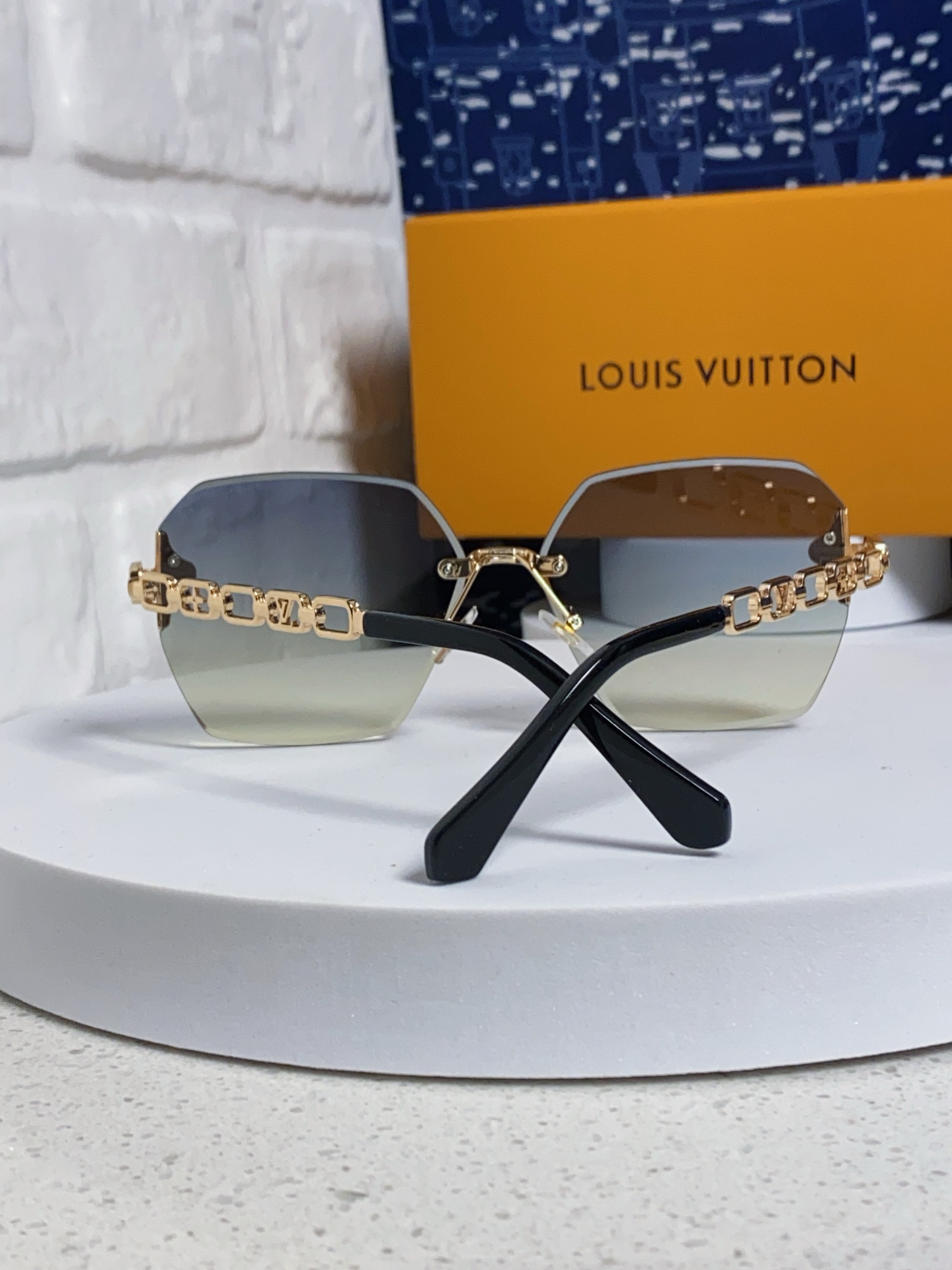  Louis Vuitton 路易威登 2025新款Lv复古切边渐变风时尚太阳镜女大框潮防紫外线 男女通