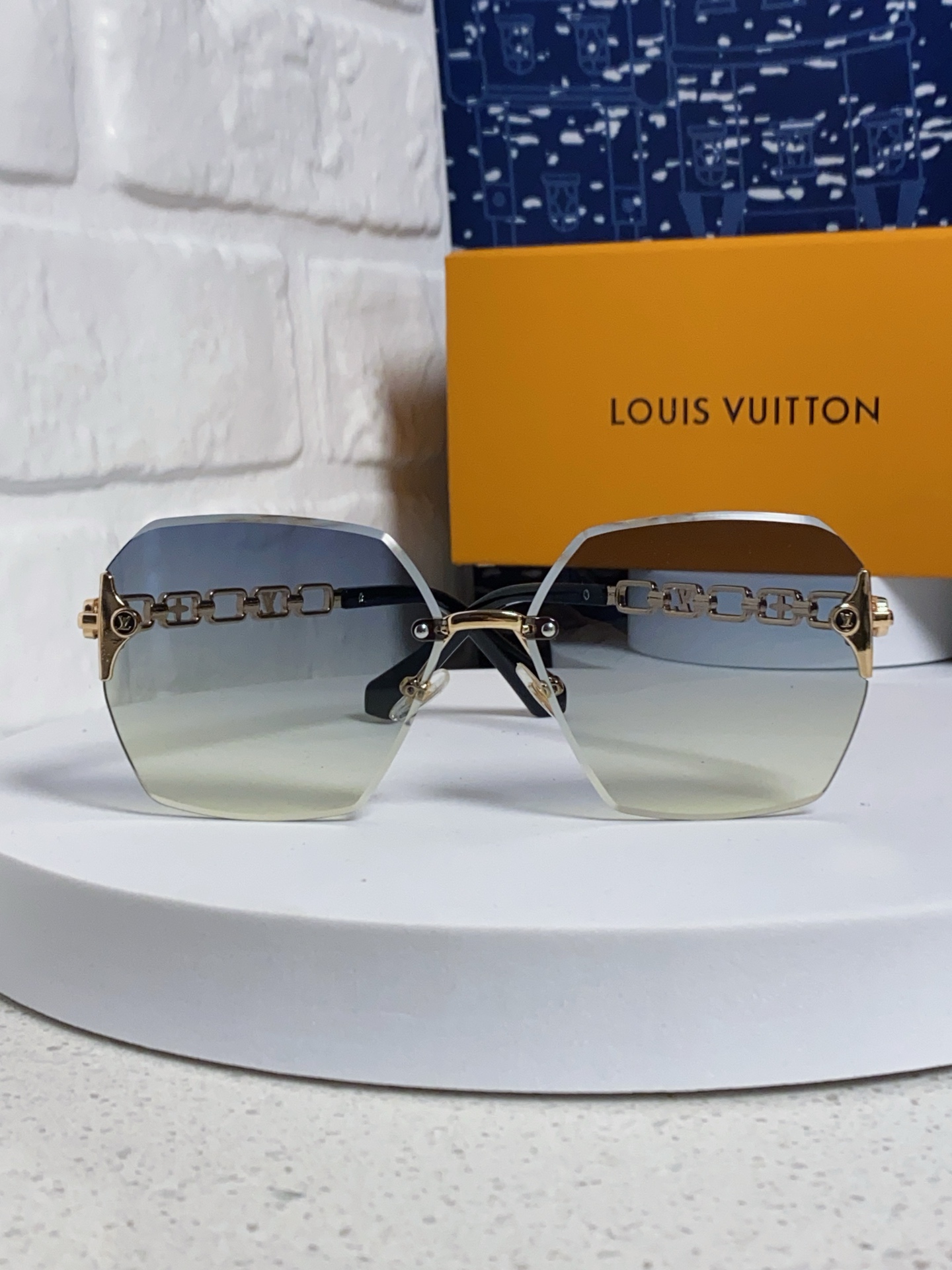  Louis Vuitton 路易威登 2025新款Lv复古切边渐变风时尚太阳镜女大框潮防紫外线 男女通