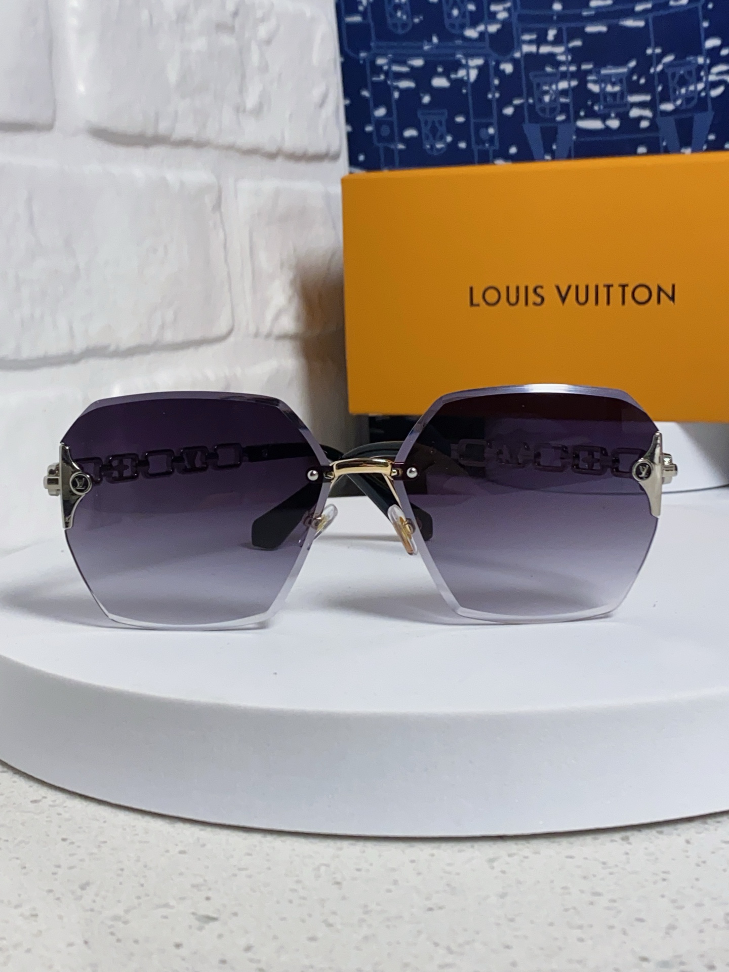  Louis Vuitton 路易威登 2025新款Lv复古切边渐变风时尚太阳镜女大框潮防紫外线 男女通