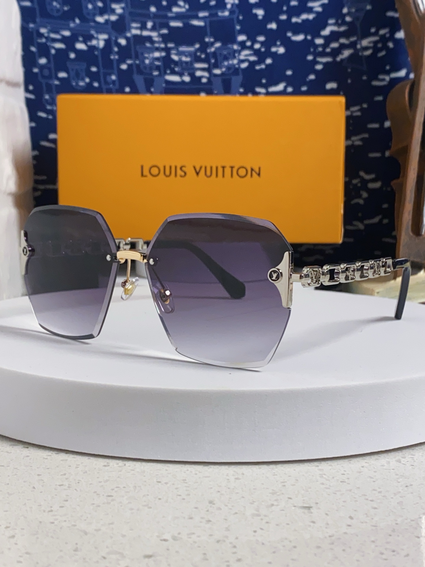  Louis Vuitton 路易威登 2025新款Lv复古切边渐变风时尚太阳镜女大框潮防紫外线 男女通