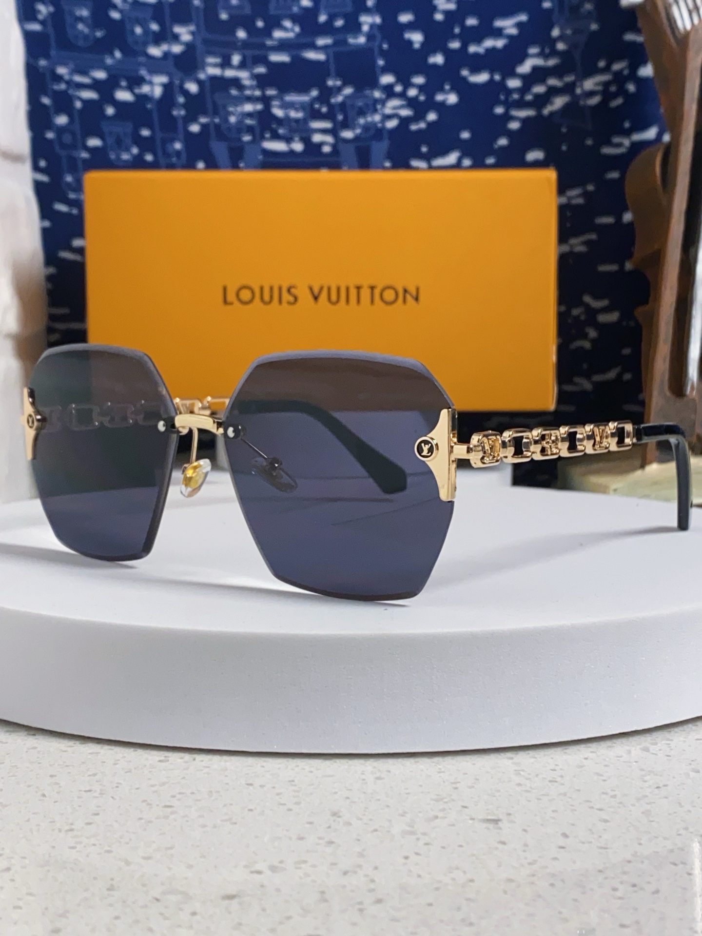  Louis Vuitton 路易威登 2025新款Lv复古切边渐变风时尚太阳镜女大框潮防紫外线 男女通
