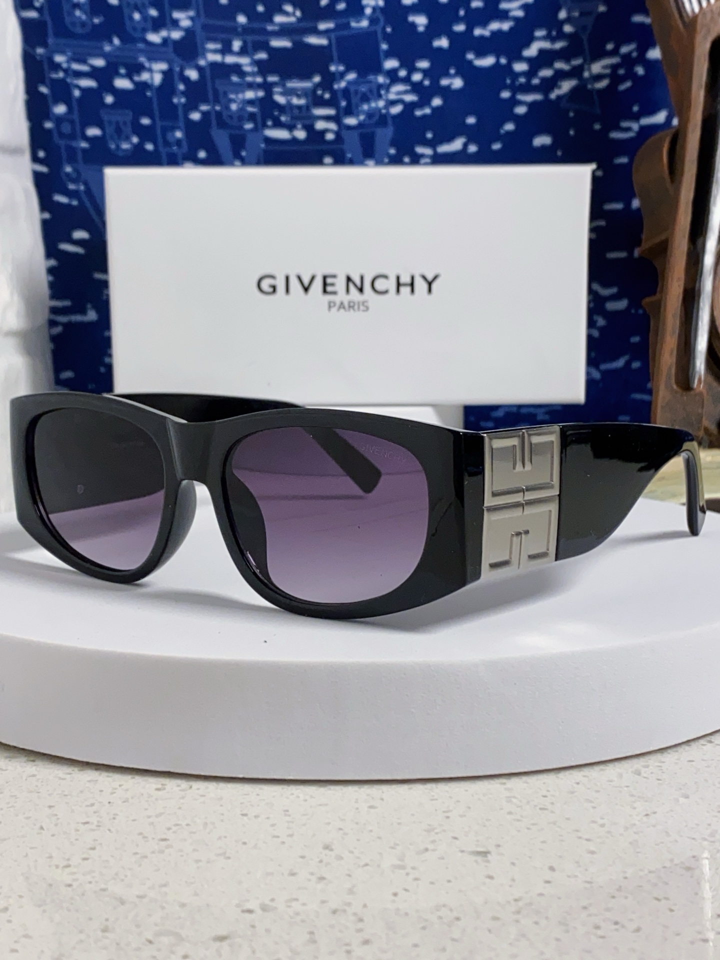  Givenchy纪梵希 2025新款复古椭圆墨镜女款偏光方圆脸太阳眼镜防紫外线凹造型