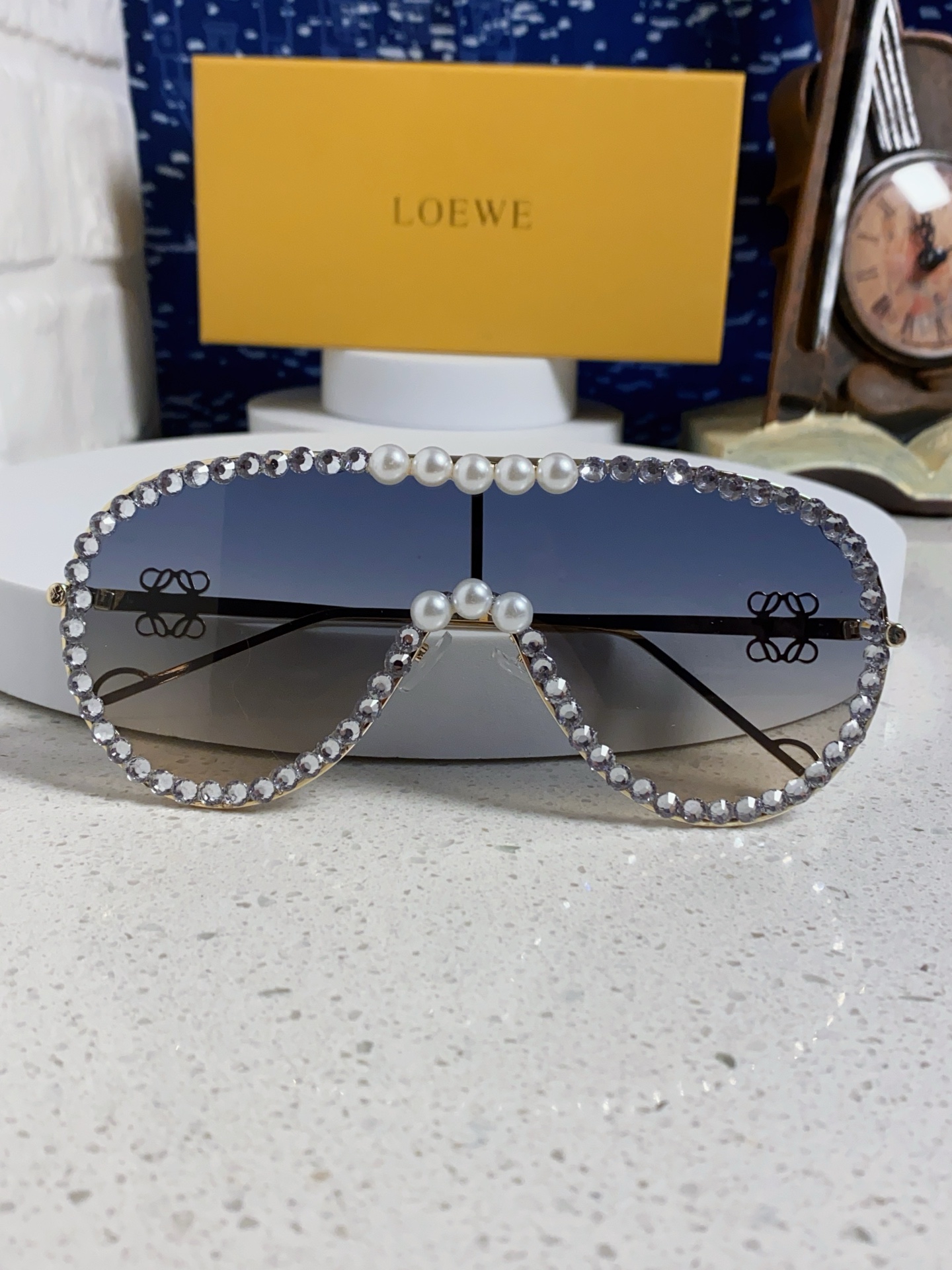  Loewe罗意威 2025新款大框一体太阳镜欧美个性镶钻珍珠奢华嘻哈时尚墨镜 