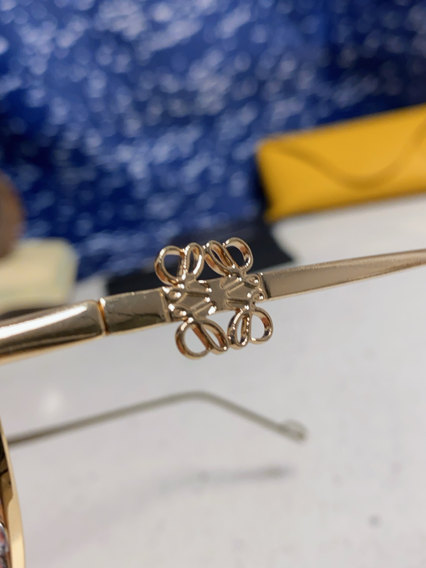  Loewe罗意威 2025新款大框一体太阳镜欧美个性镶钻珍珠奢华嘻哈时尚墨镜 