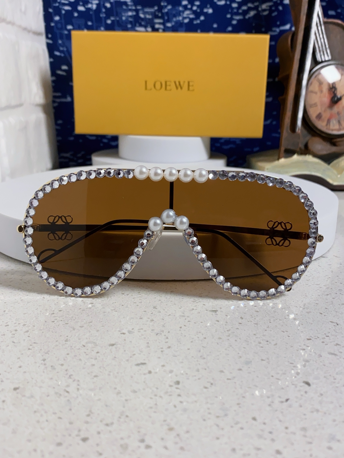  Loewe罗意威 2025新款大框一体太阳镜欧美个性镶钻珍珠奢华嘻哈时尚墨镜 