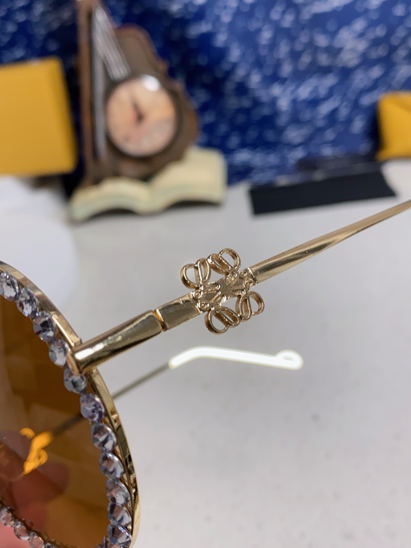  Loewe罗意威 2025新款大框一体太阳镜欧美个性镶钻珍珠奢华嘻哈时尚墨镜 