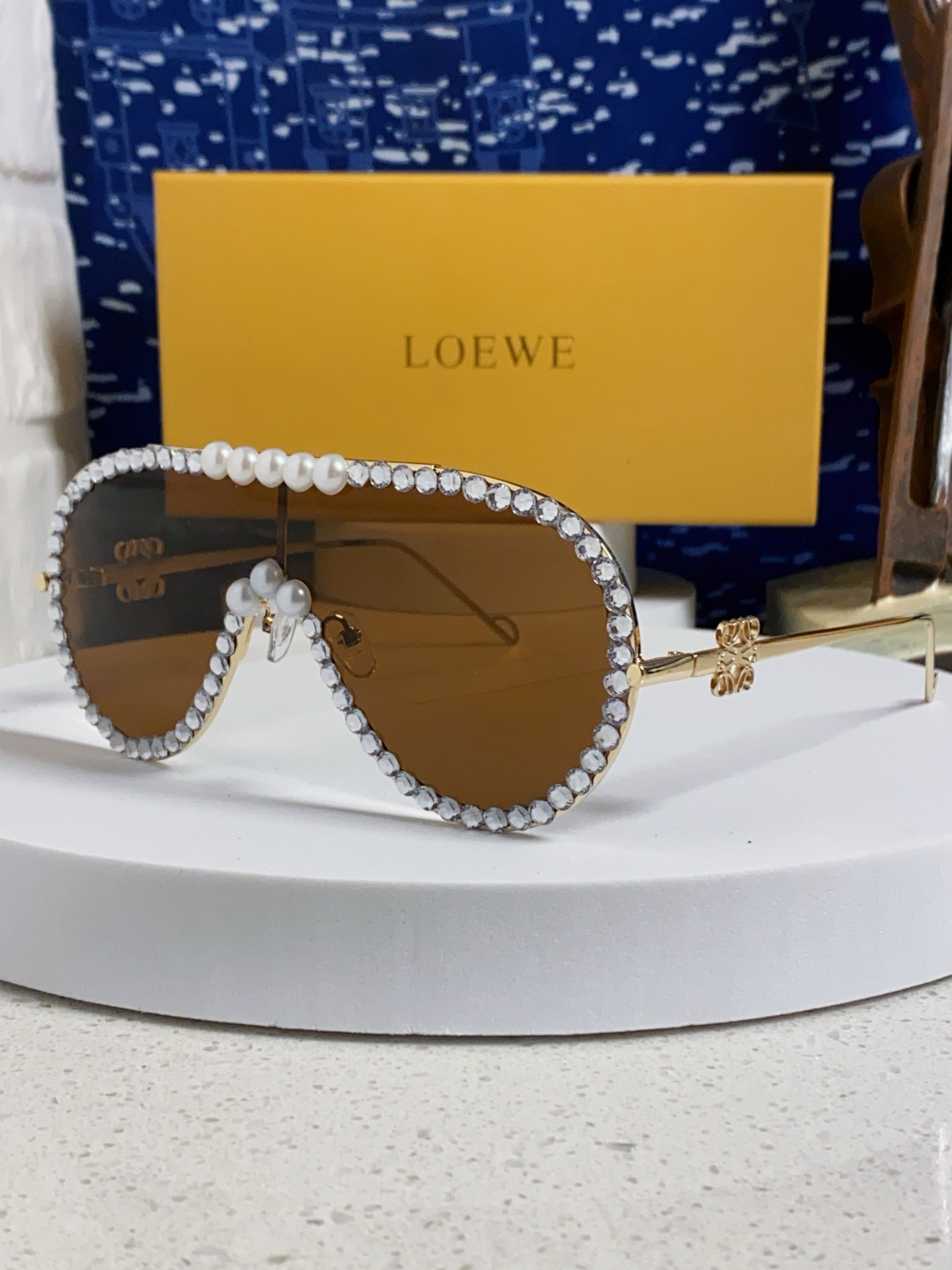  Loewe罗意威 2025新款大框一体太阳镜欧美个性镶钻珍珠奢华嘻哈时尚墨镜 