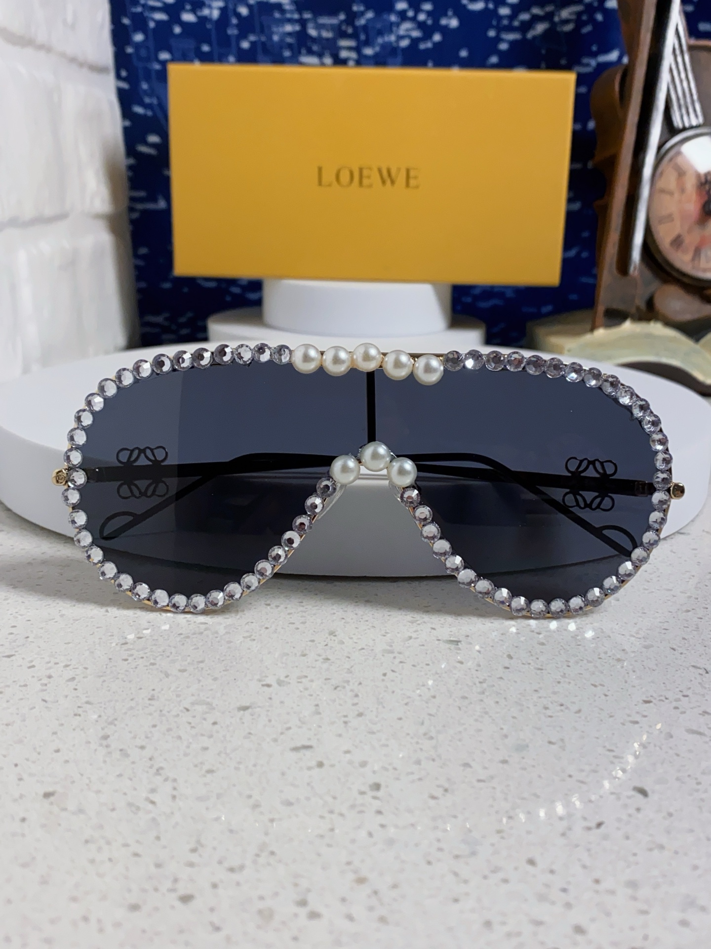  Loewe罗意威 2025新款大框一体太阳镜欧美个性镶钻珍珠奢华嘻哈时尚墨镜 
