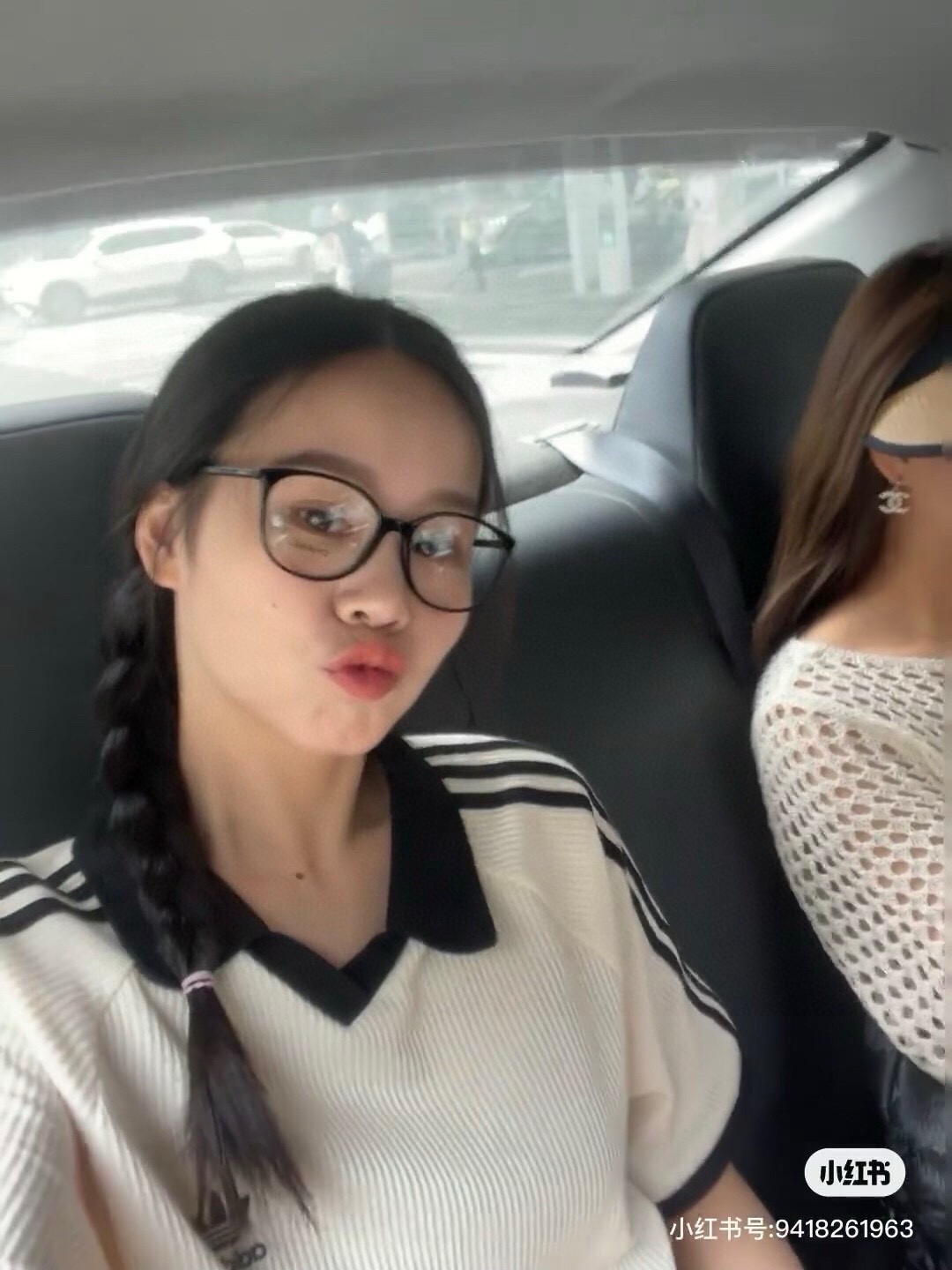  Chanel香奈儿 新款到货【🛒热门黑框推荐】
🖤ch3432 精致小黑框
侧颜字母➕logo腿 整体