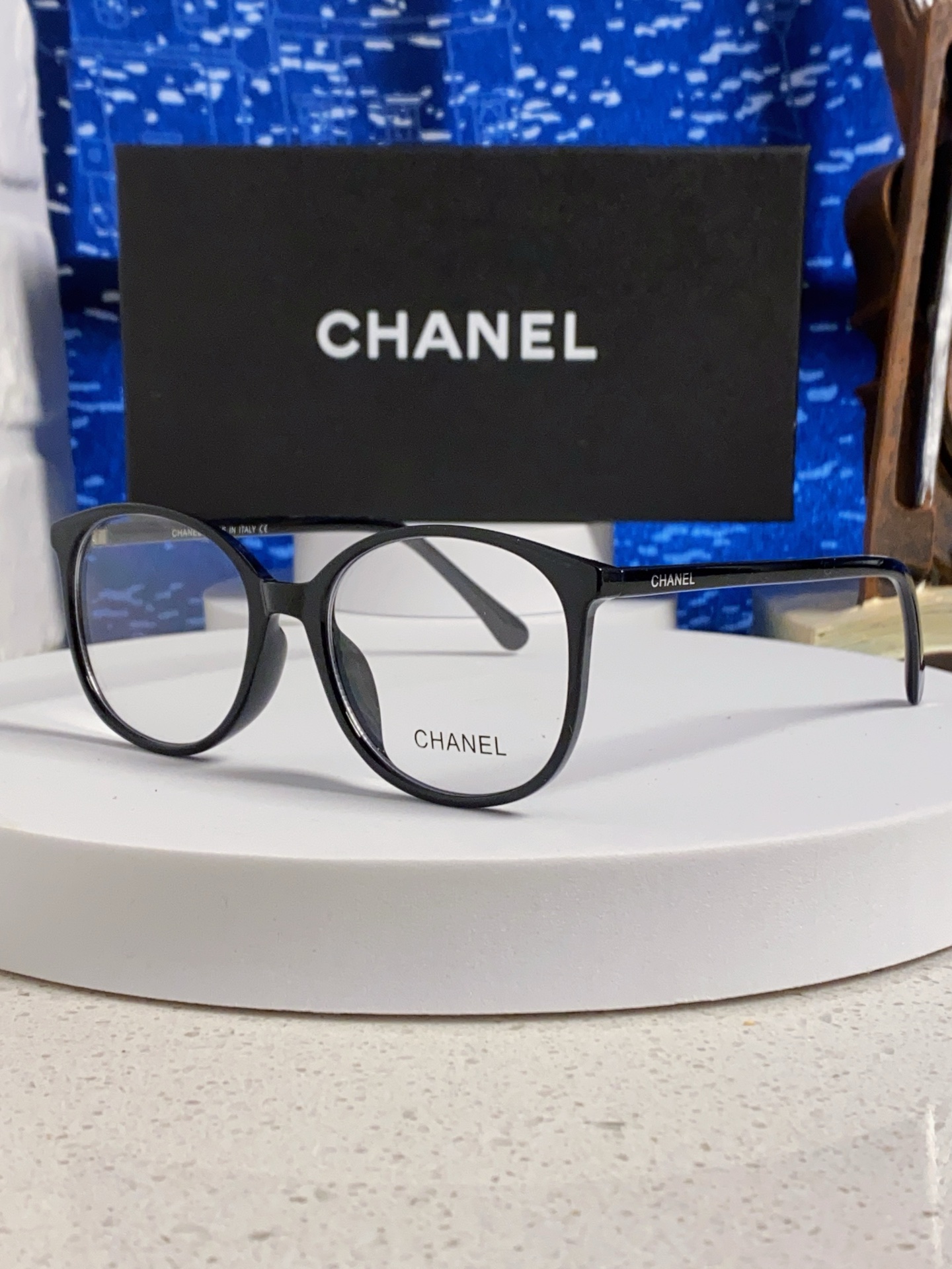  Chanel香奈儿 新款到货【🛒热门黑框推荐】
🖤ch3432 精致小黑框
侧颜字母➕logo腿 整体