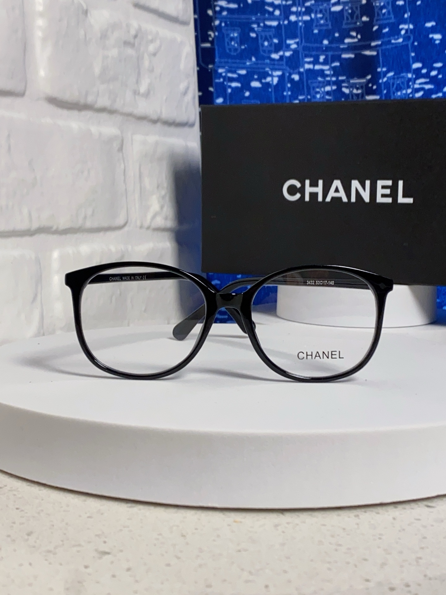  Chanel香奈儿 新款到货【🛒热门黑框推荐】
🖤ch3432 精致小黑框
侧颜字母➕logo腿 整体