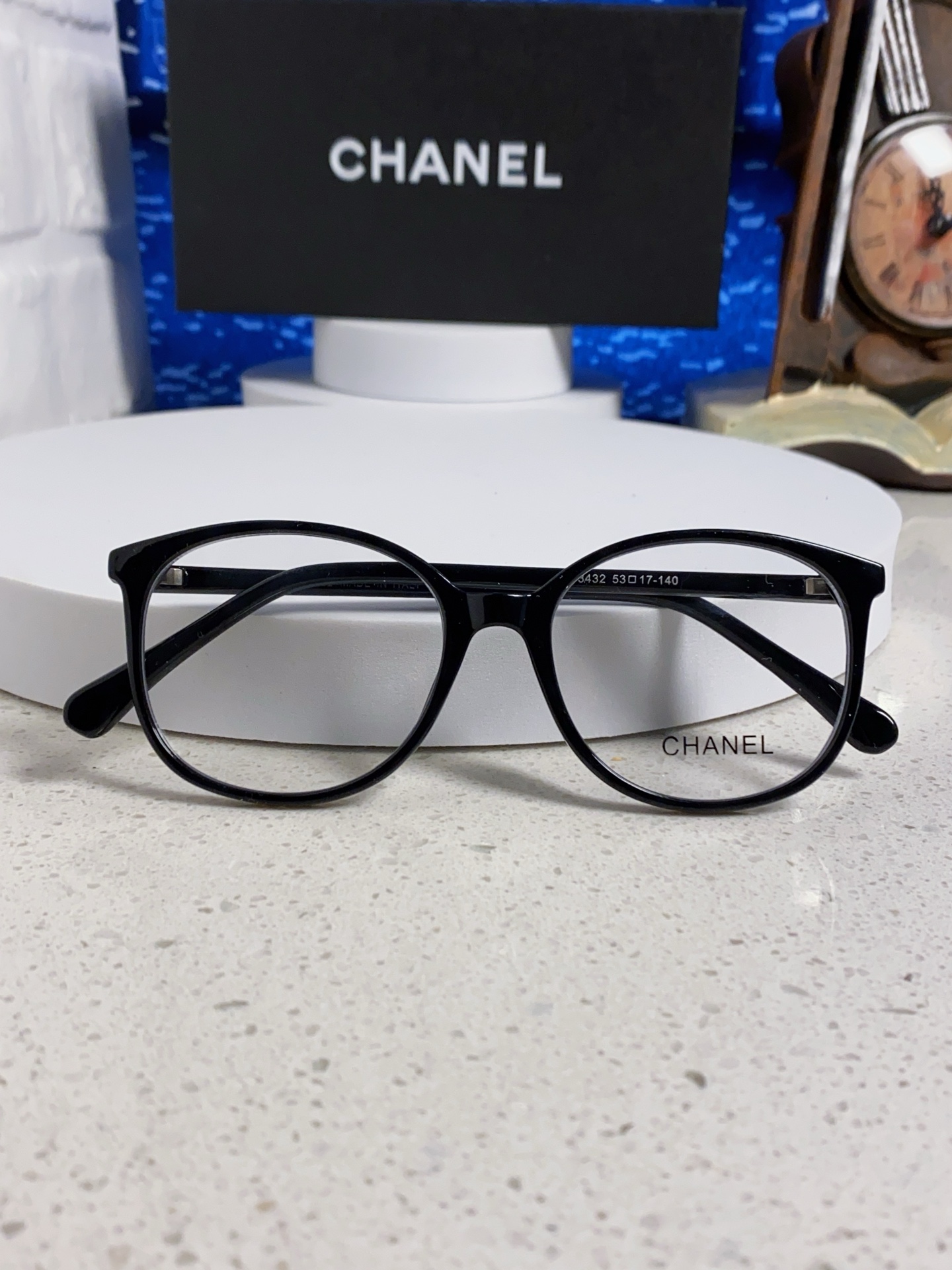  Chanel香奈儿 新款到货【🛒热门黑框推荐】
🖤ch3432 精致小黑框
侧颜字母➕logo腿 整体