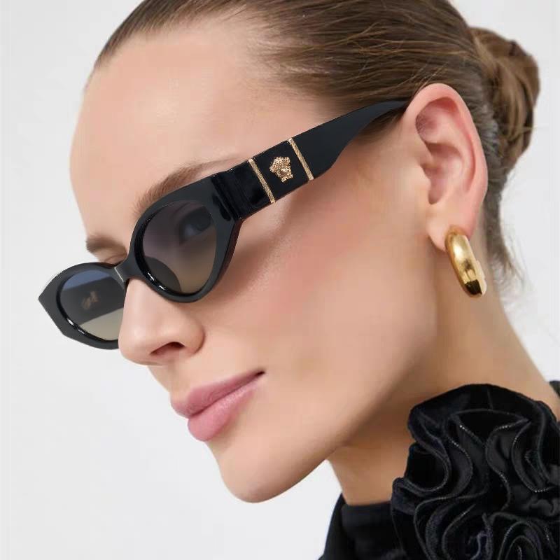  Versace 范思哲 2025新款 经典猫眼造型UV防护女款太阳镜 潮牌风格修饰脸 高品质 