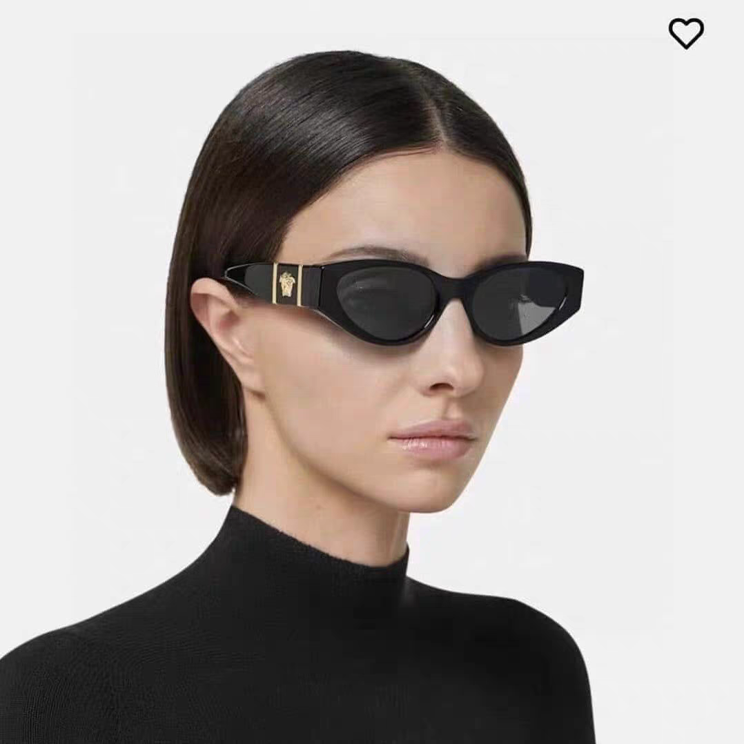  Versace 范思哲 2025新款 经典猫眼造型UV防护女款太阳镜 潮牌风格修饰脸 高品质 