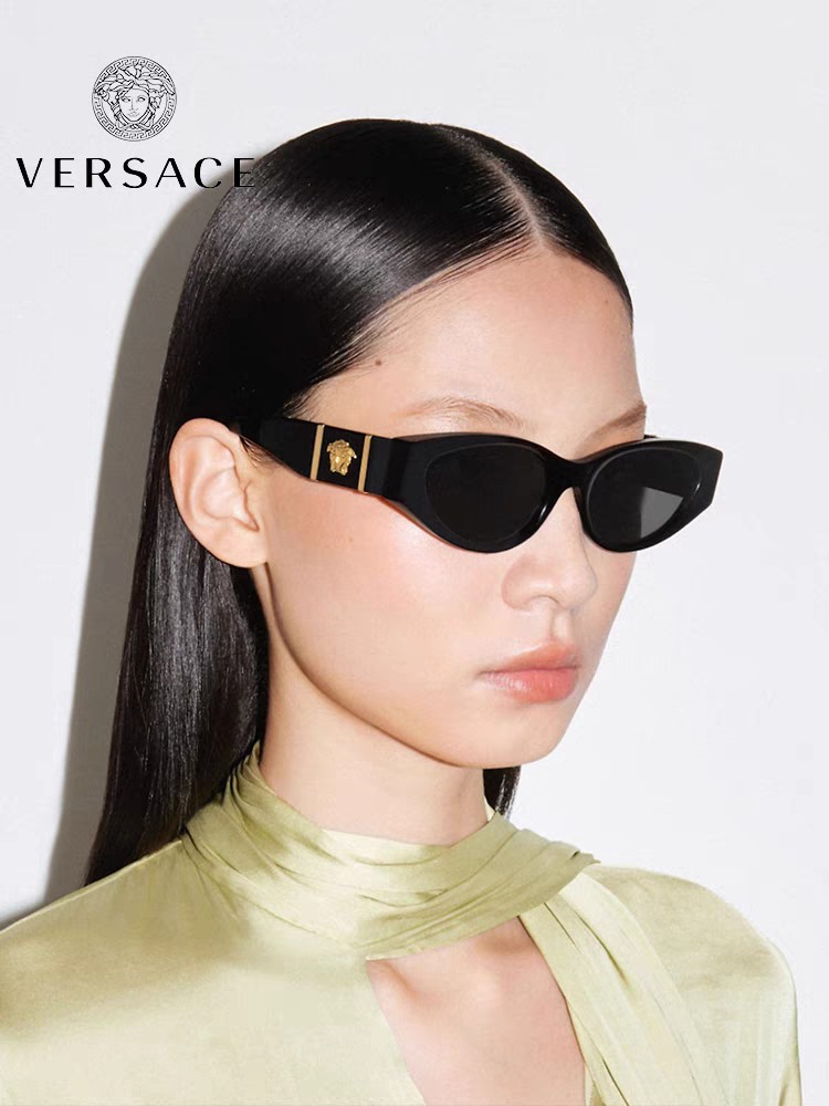  Versace 范思哲 2025新款 经典猫眼造型UV防护女款太阳镜 潮牌风格修饰脸 高品质 