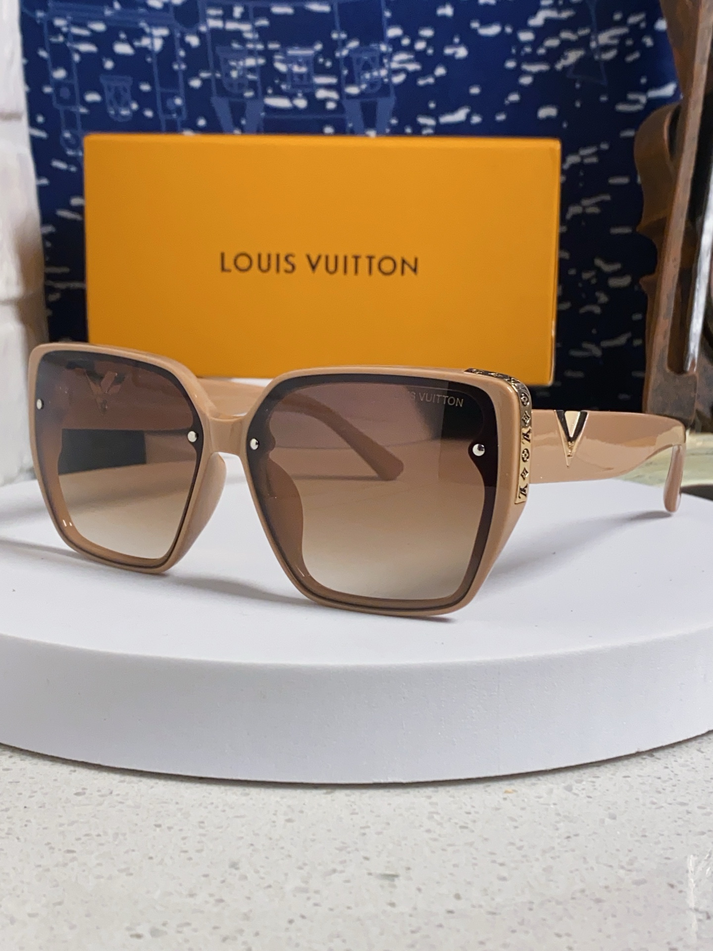 Louis Vuitton路易威登 2025新款Lv太阳镜时尚潮流女士感遮阳防紫外线墨镜网红