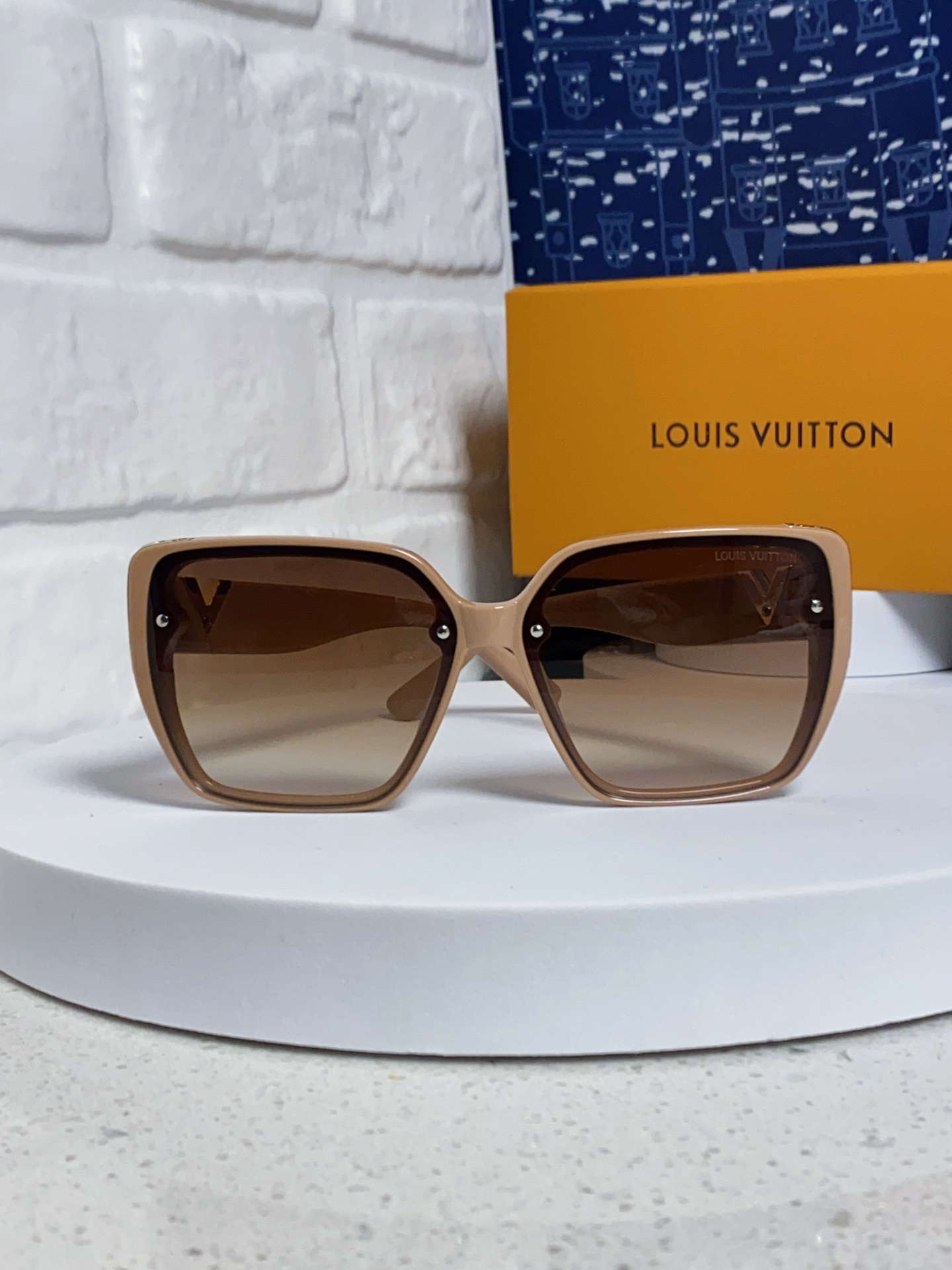  Louis Vuitton路易威登 2025新款Lv太阳镜时尚潮流女士感遮阳防紫外线墨镜网红