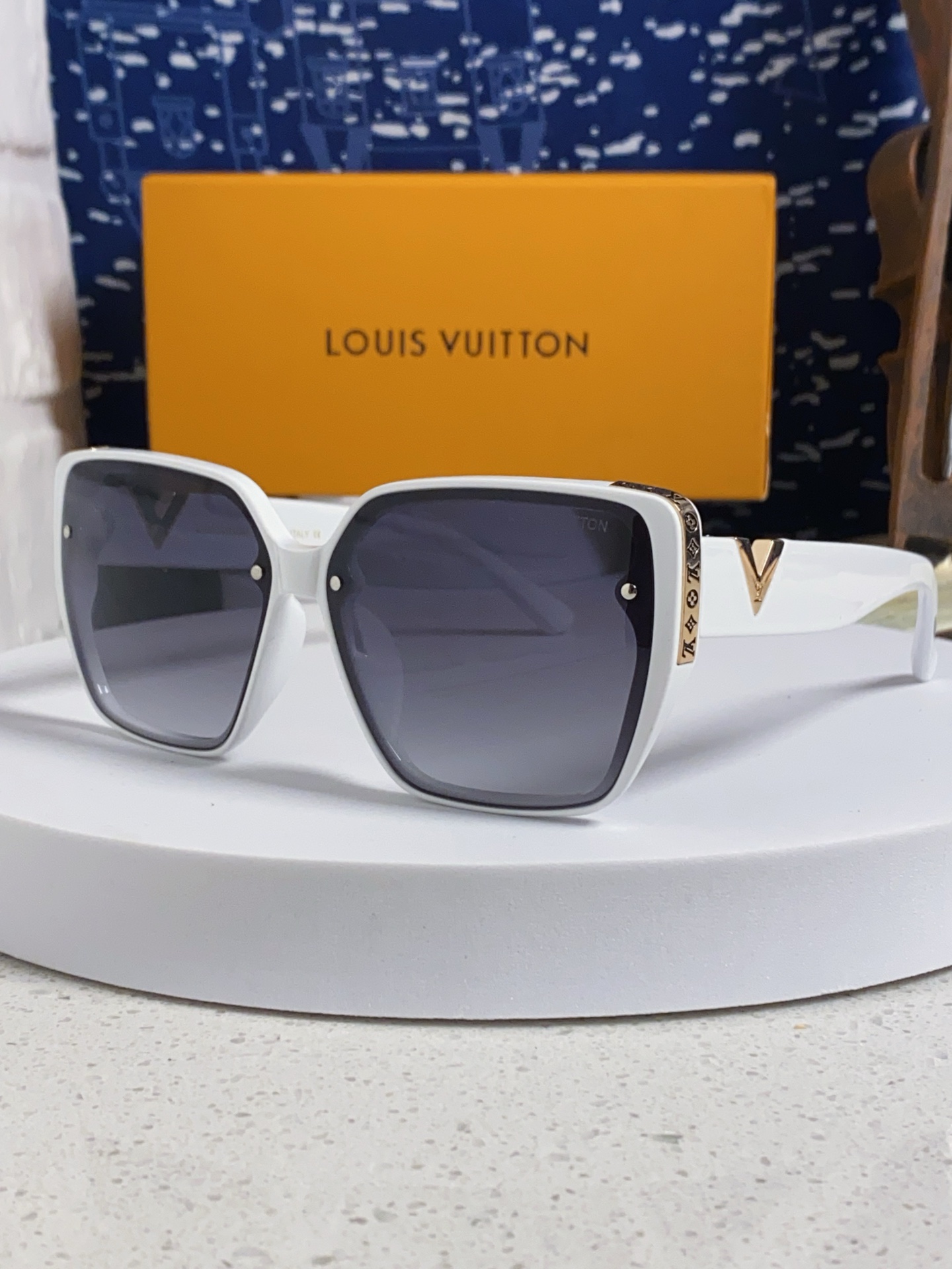  Louis Vuitton路易威登 2025新款Lv太阳镜时尚潮流女士感遮阳防紫外线墨镜网红
