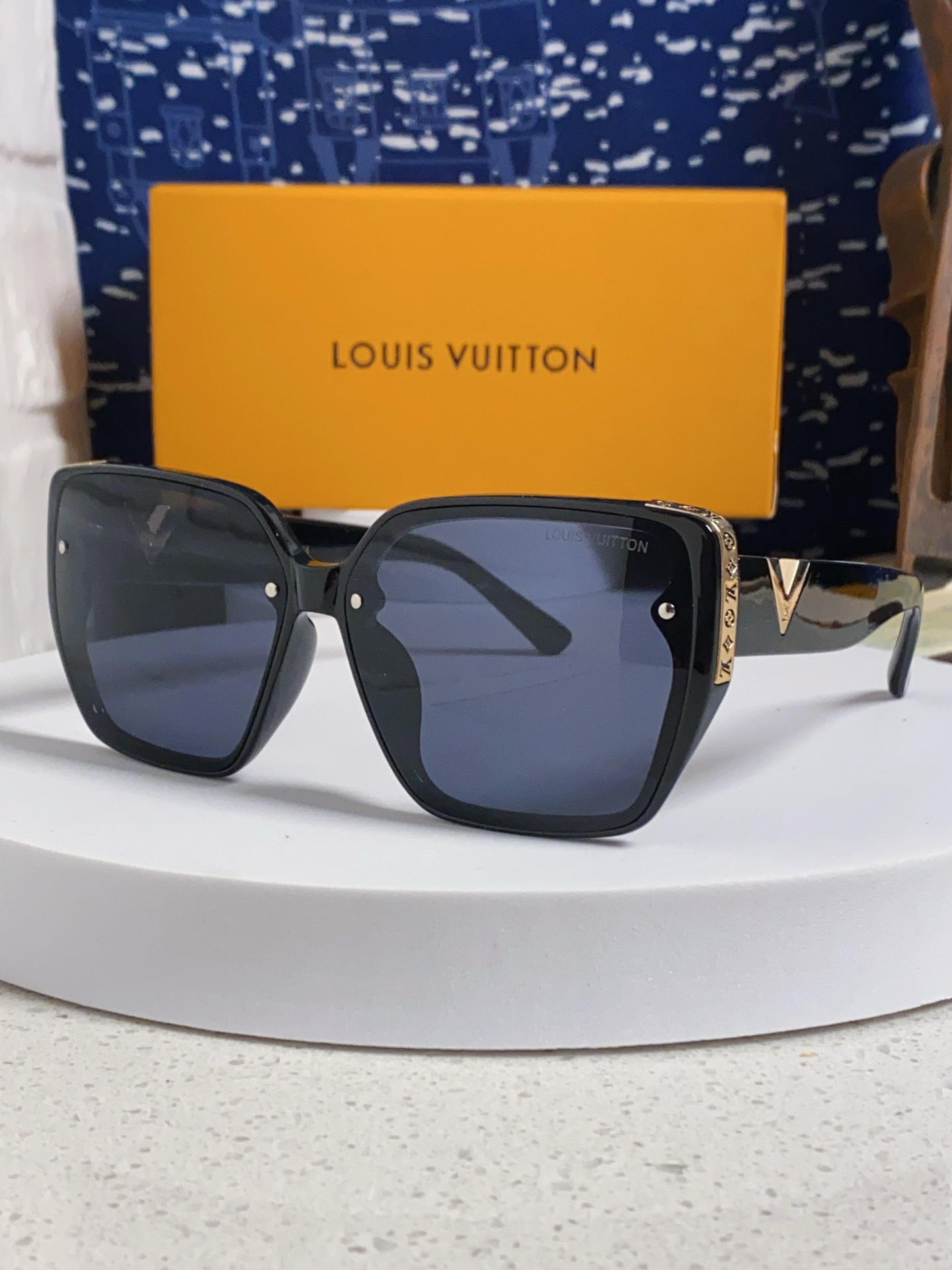  Louis Vuitton路易威登 2025新款Lv太阳镜时尚潮流女士感遮阳防紫外线墨镜网红