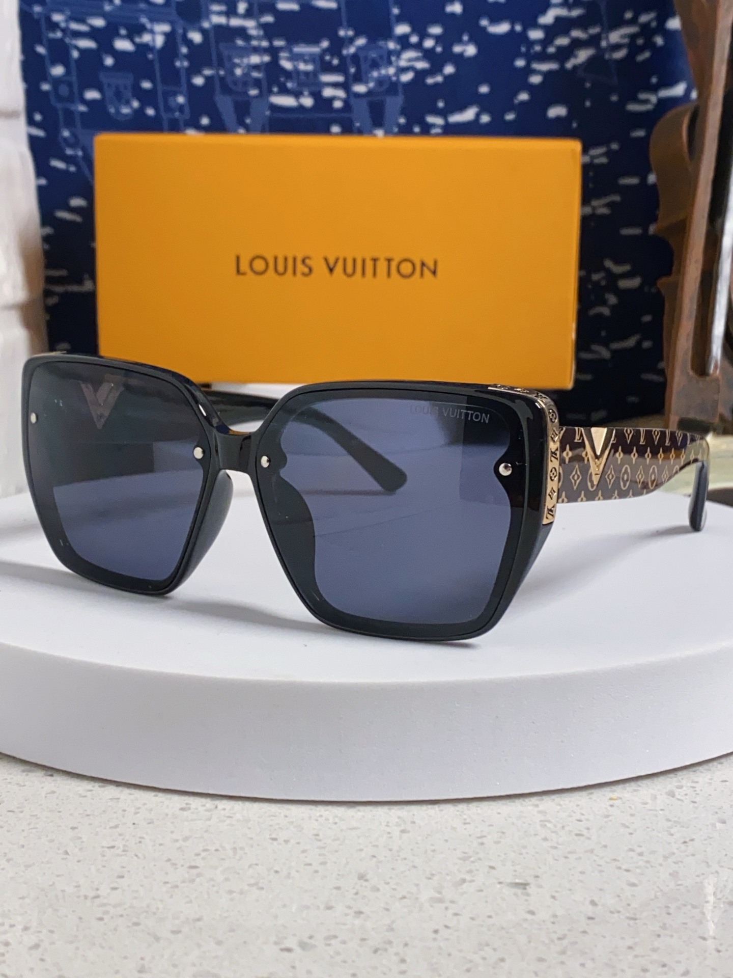  Louis Vuitton路易威登 2025新款Lv太阳镜时尚潮流女士感遮阳防紫外线墨镜网红