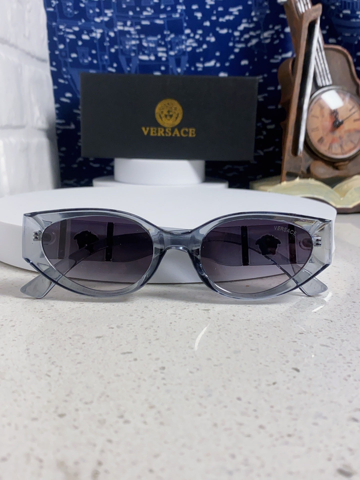  Versace 范思哲 2025新款 经典猫眼造型UV防护女款太阳镜 潮牌风格修饰脸 高品质 