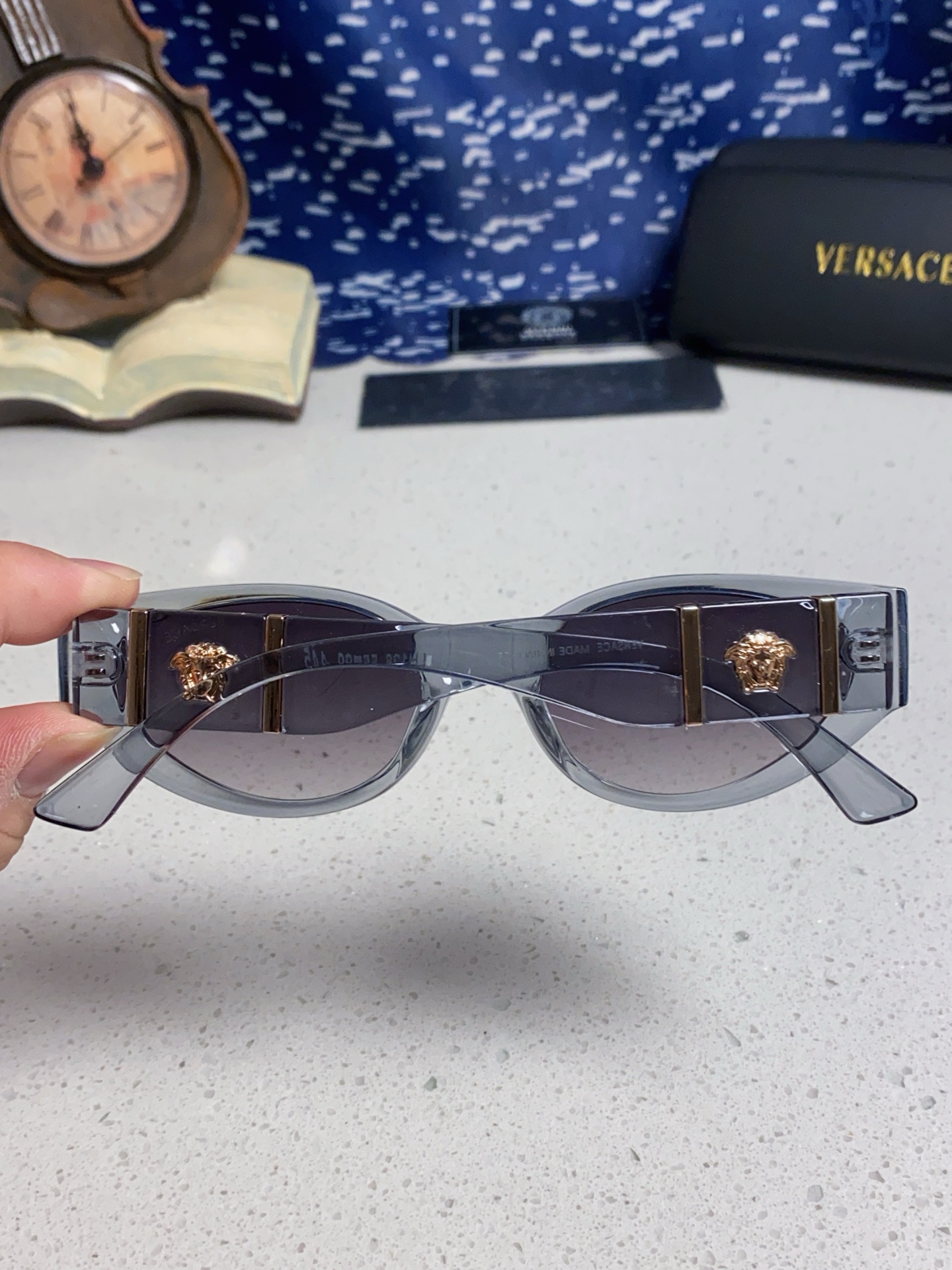  Versace 范思哲 2025新款 经典猫眼造型UV防护女款太阳镜 潮牌风格修饰脸 高品质 