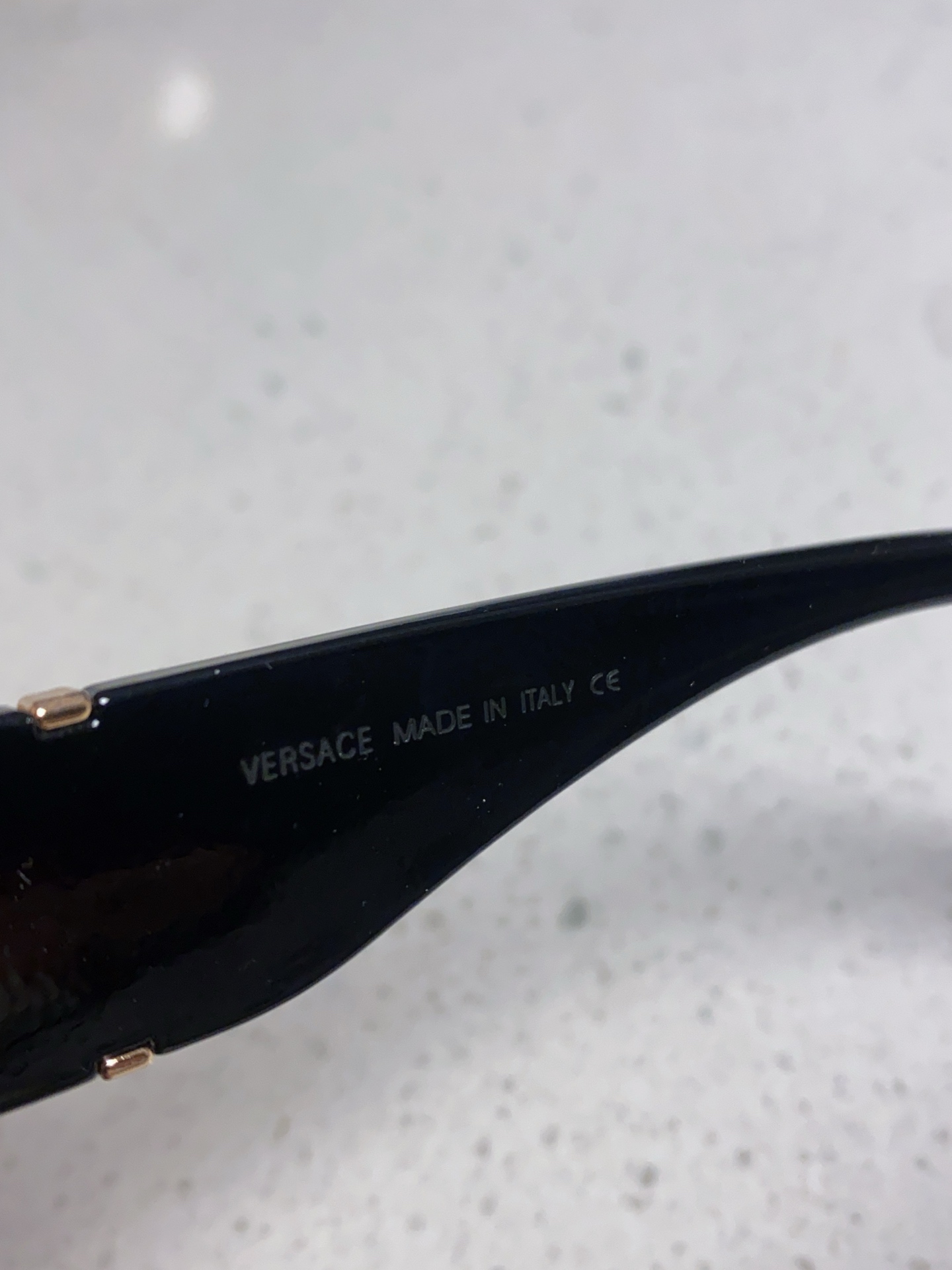  Versace 范思哲 2025新款 经典猫眼造型UV防护女款太阳镜 潮牌风格修饰脸 高品质 